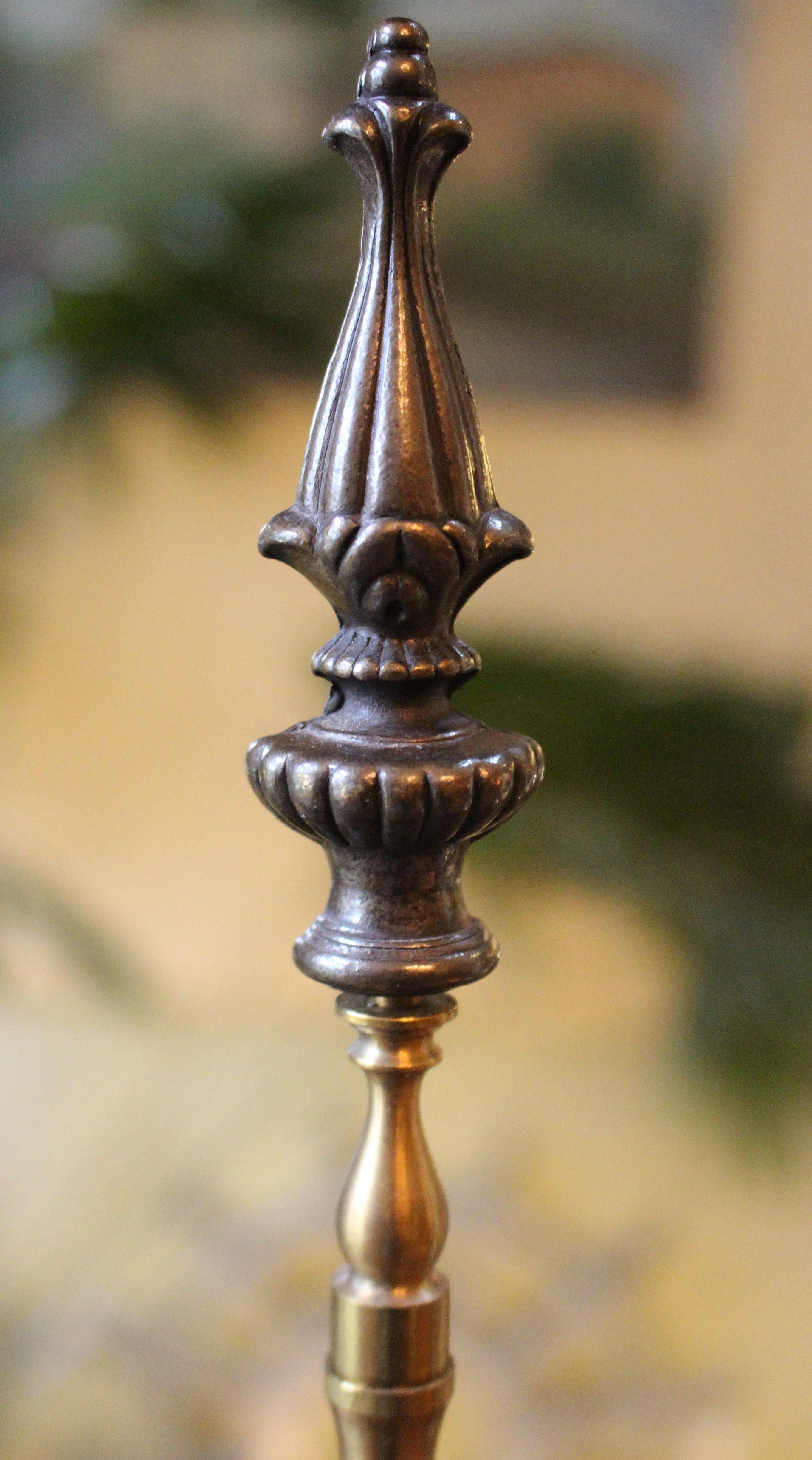 Circa 1845 English bronze oil lamp base now electrified. Note the great depth of cast motifs & fluted tapered column.
*Shade not included.
Measures: 5
