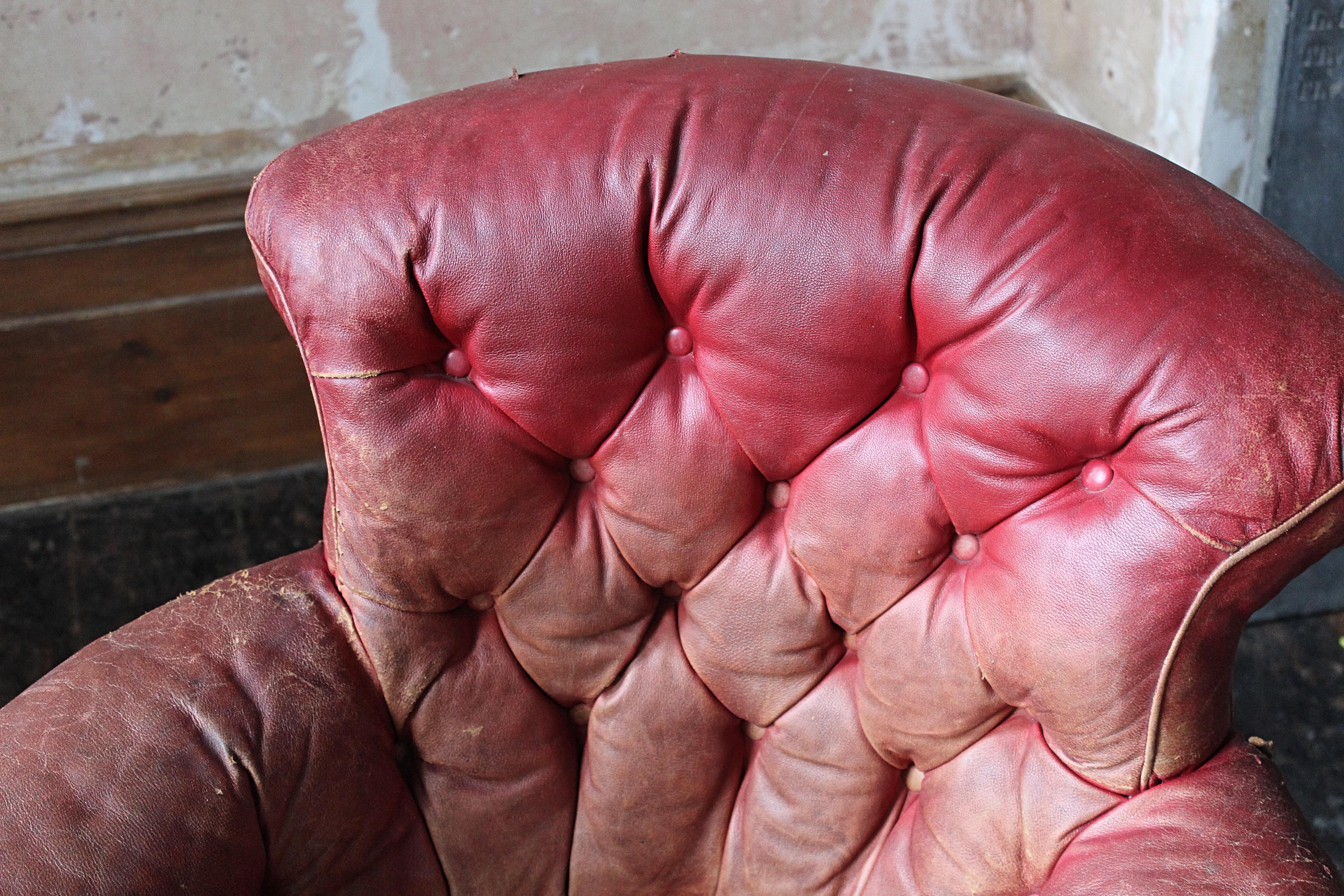 Circa 1845 Robert Strahan & Co Ireland Dublin Red Leather Armchair, Elveden Hall For Sale 4