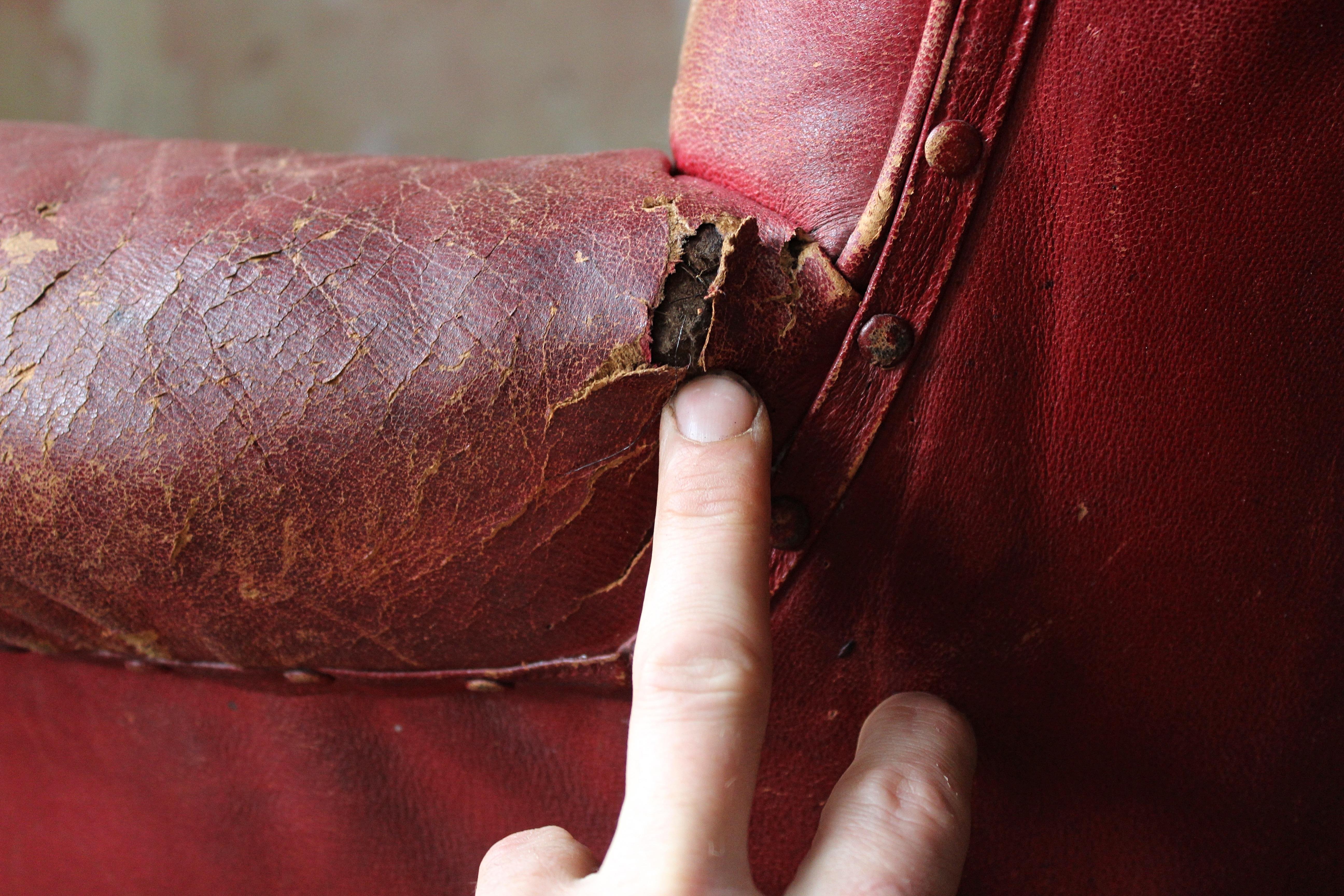 Circa 1845 Robert Strahan & Co Ireland Dublin Red Leather Armchair, Elveden Hall For Sale 6