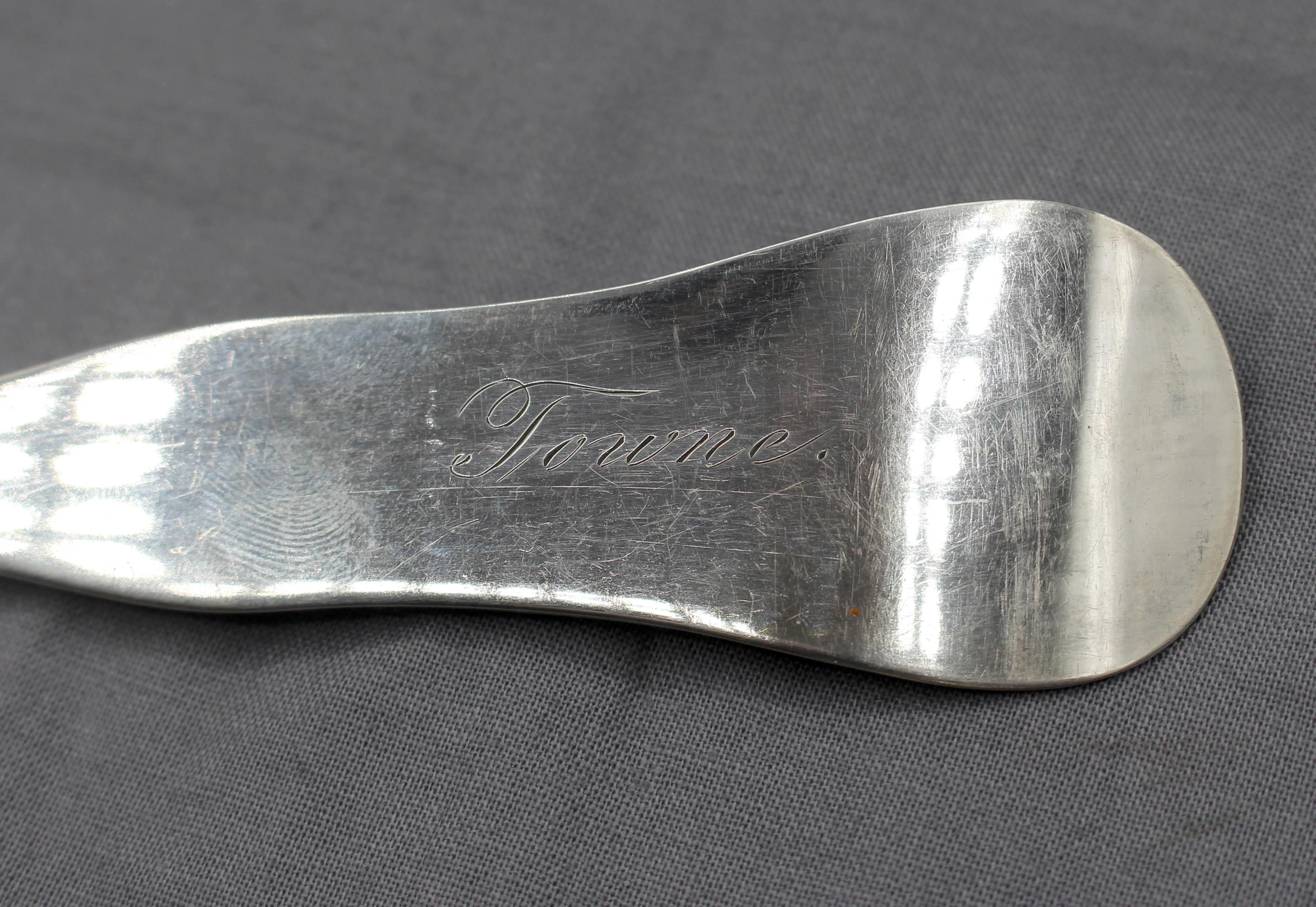Américain Ensemble de 2 cuillères de table en argent et 2 services par Skinner & Sweet, datant d'environ 1846-57 en vente