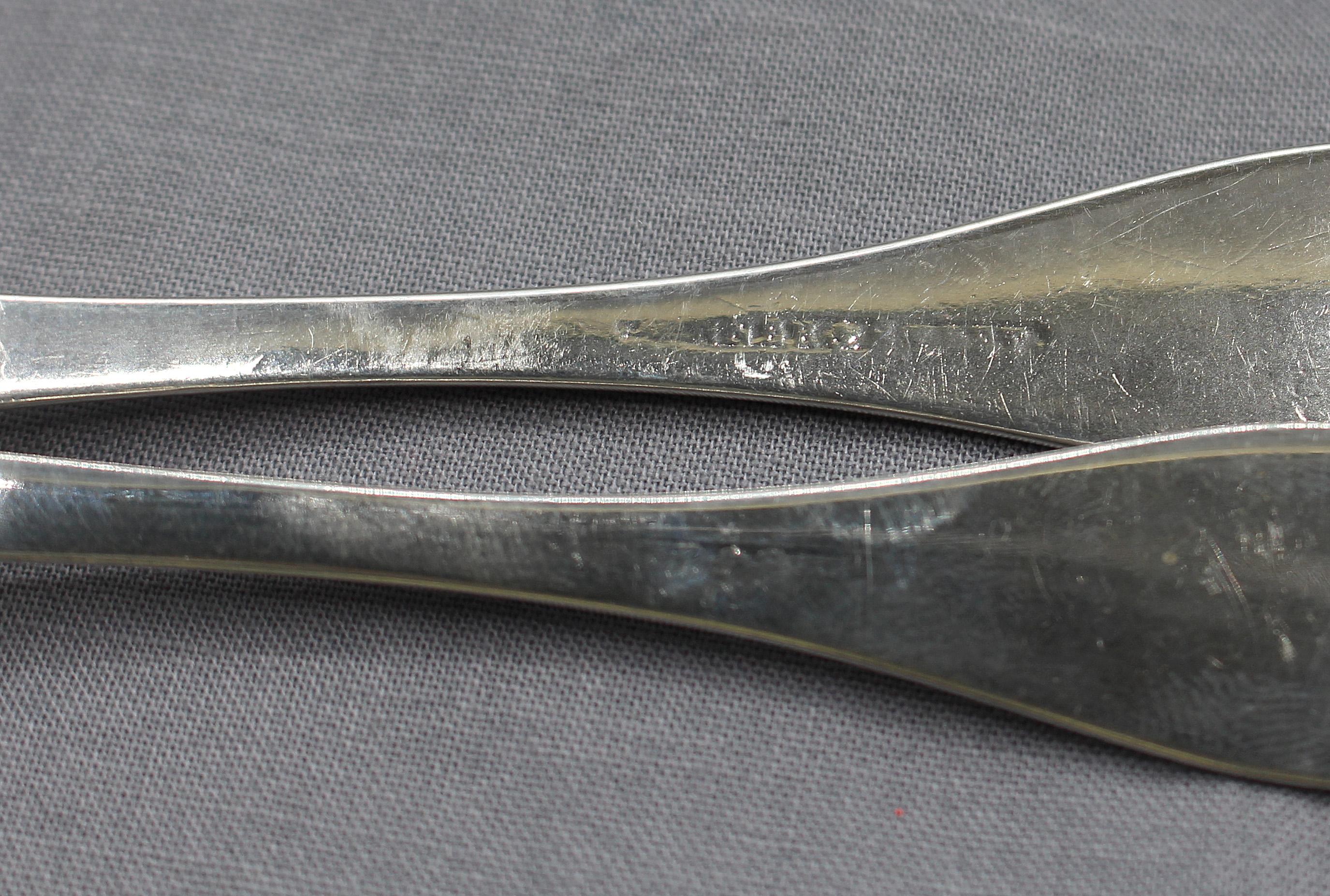 XIXe siècle Ensemble de 2 cuillères de table en argent et 2 services par Skinner & Sweet, datant d'environ 1846-57 en vente