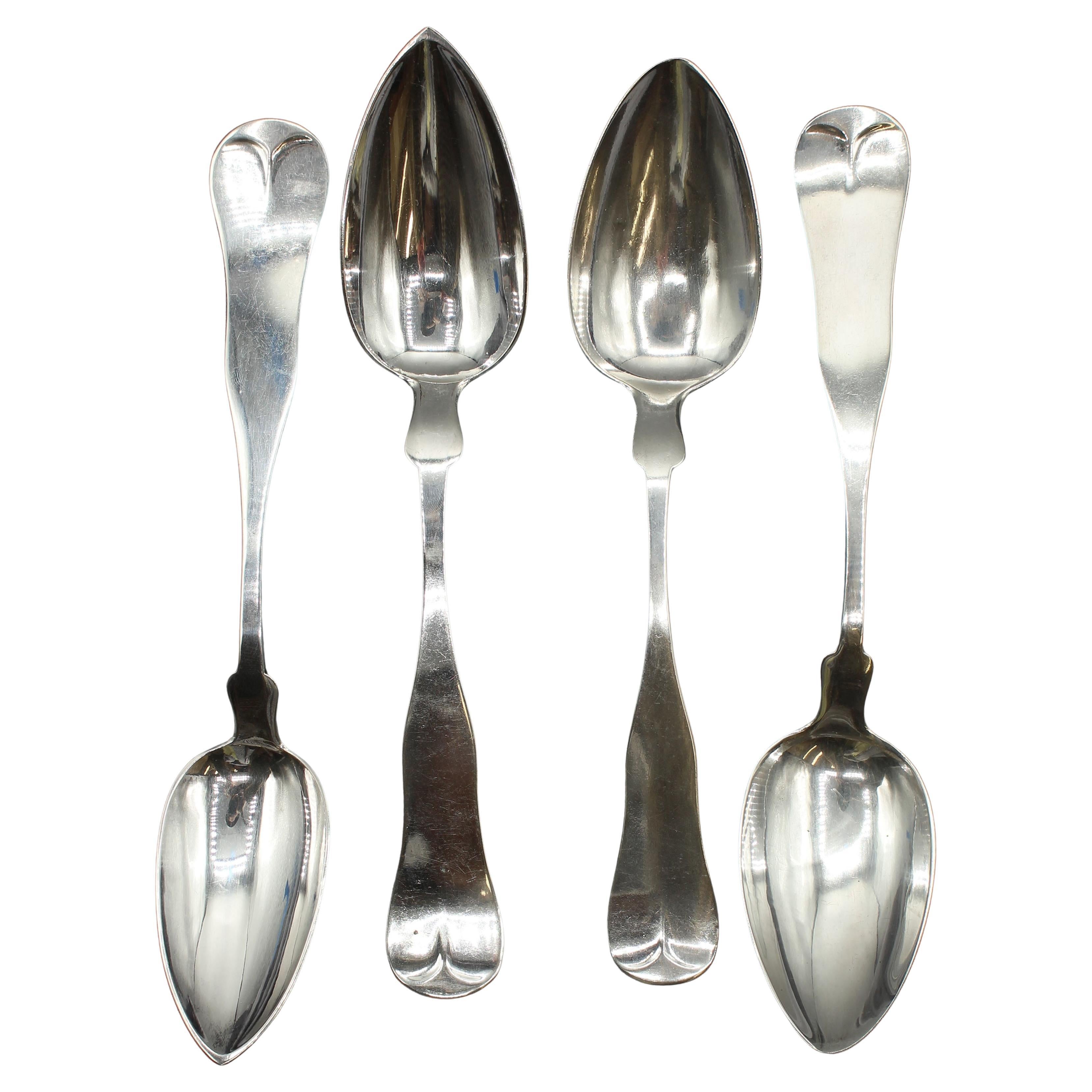 Circa 1846-57 Juego de 2 cucharillas y 2 servicios de plata acuñada de Skinner & Sweet