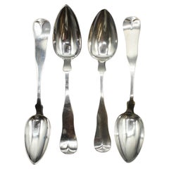 Circa 1846-57 Set di 2 cucchiai d'argento da tavola e di 2 piatti da portata di Skinner & Sweet