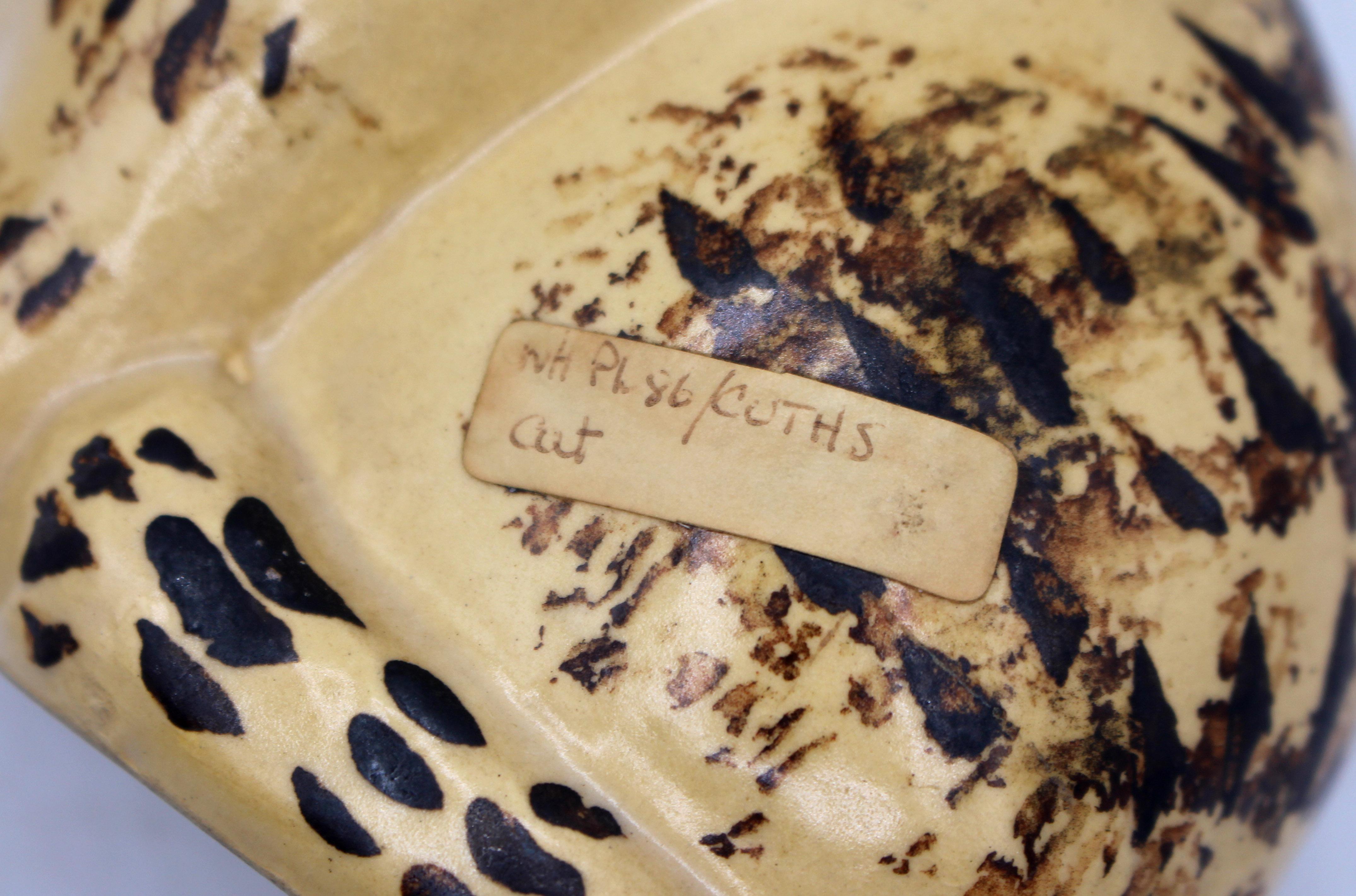 Gatto in ceramica Staffordshire, 1850-80 circa, inglese In condizioni buone in vendita a Chapel Hill, NC