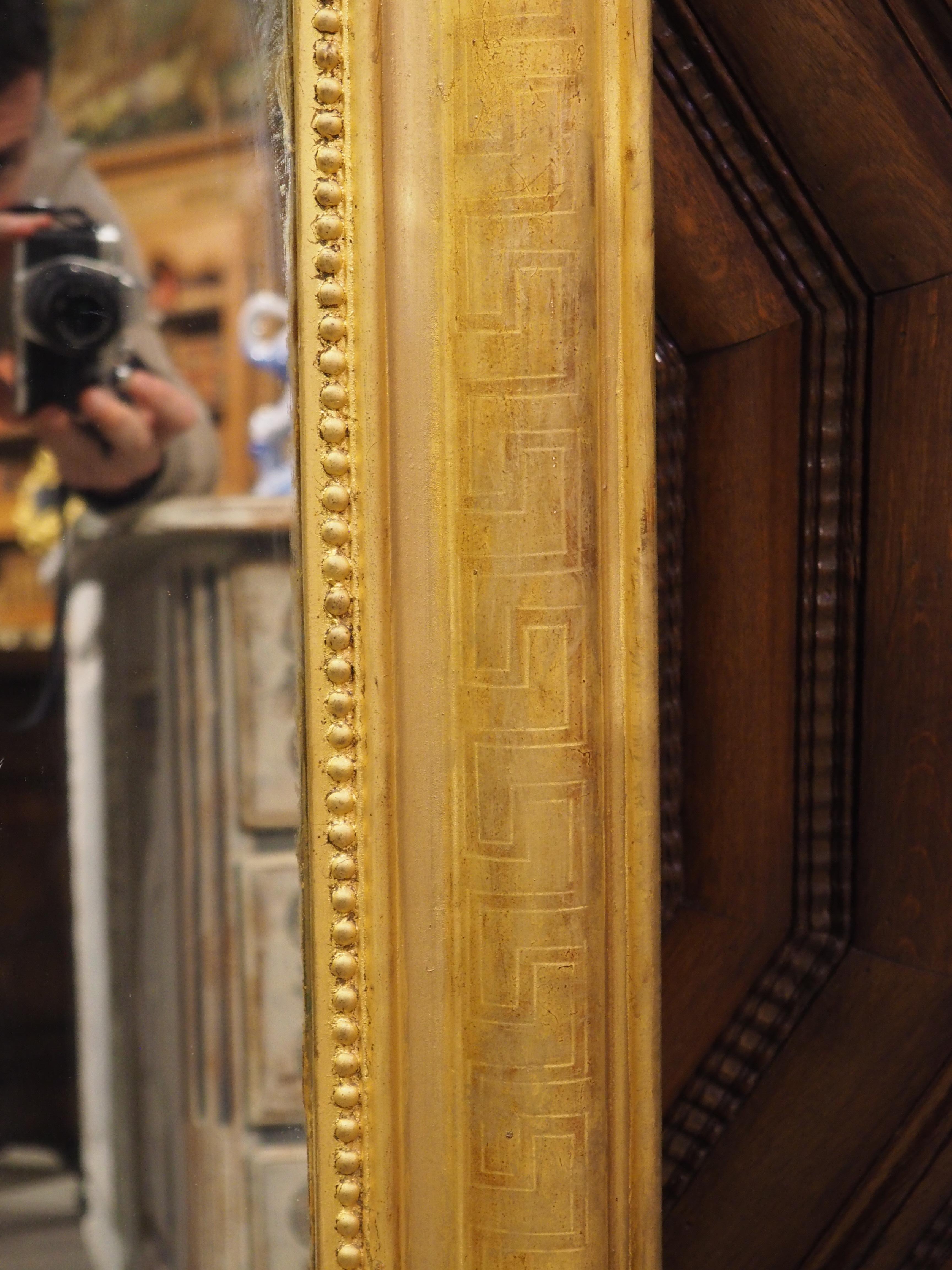 Miroir Louis Philippe français en or avec motif de clé grecque datant d'environ 1850 en vente 2