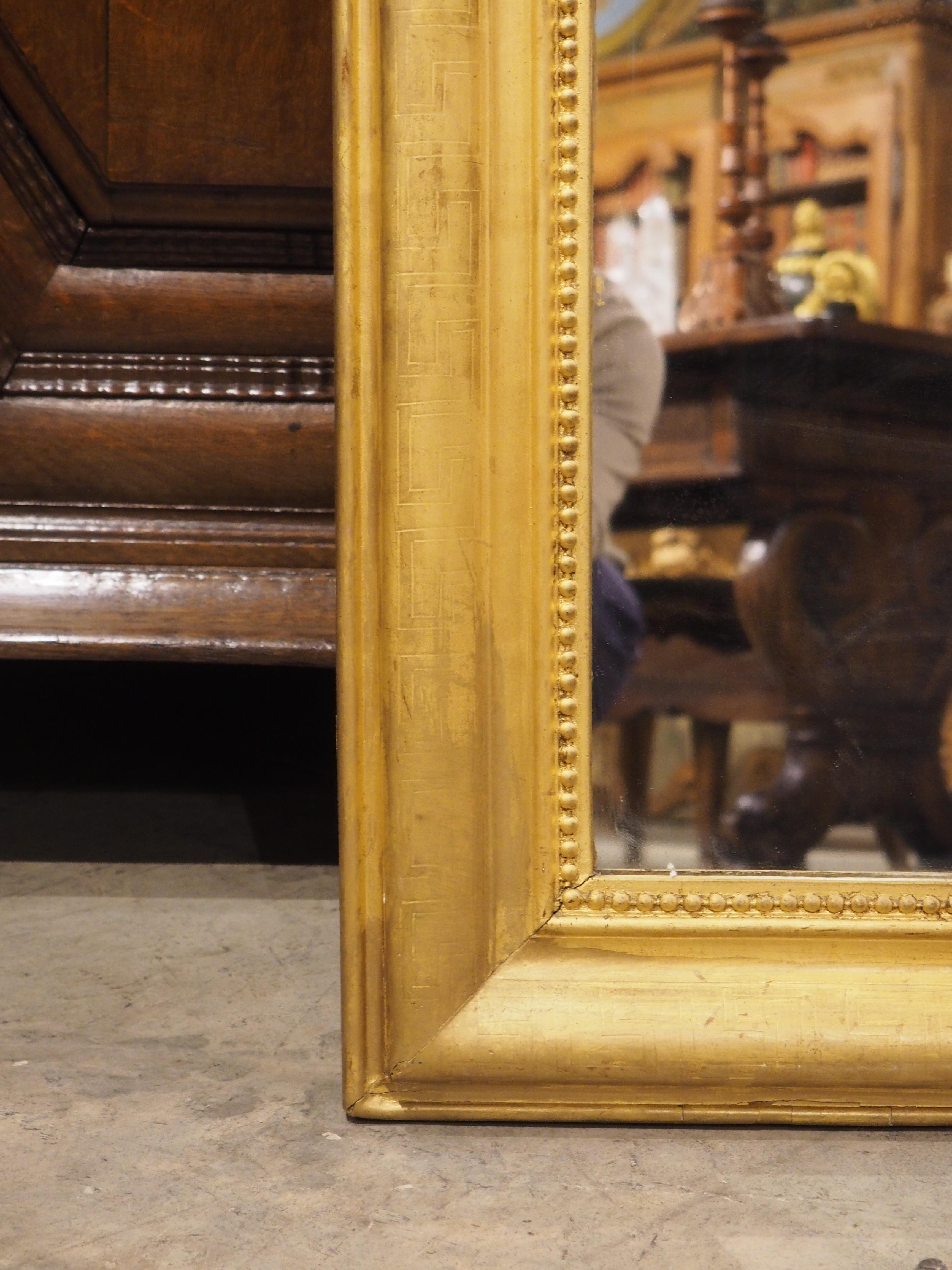 XIXe siècle Miroir Louis Philippe français en or avec motif de clé grecque datant d'environ 1850 en vente