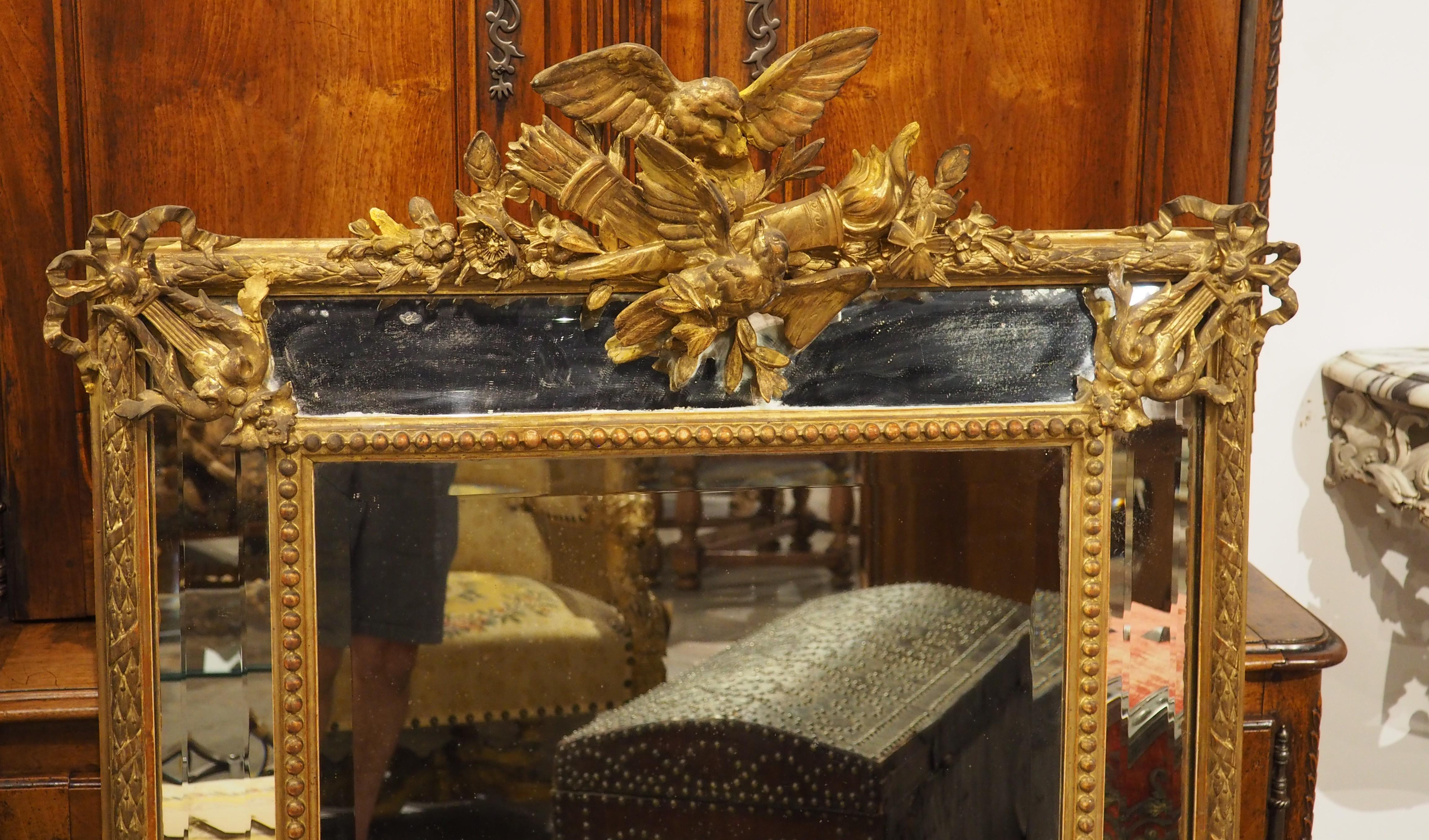 Francese Specchio a cuscino in legno dorato di Napoleone III, Francia, 1850 ca. in vendita