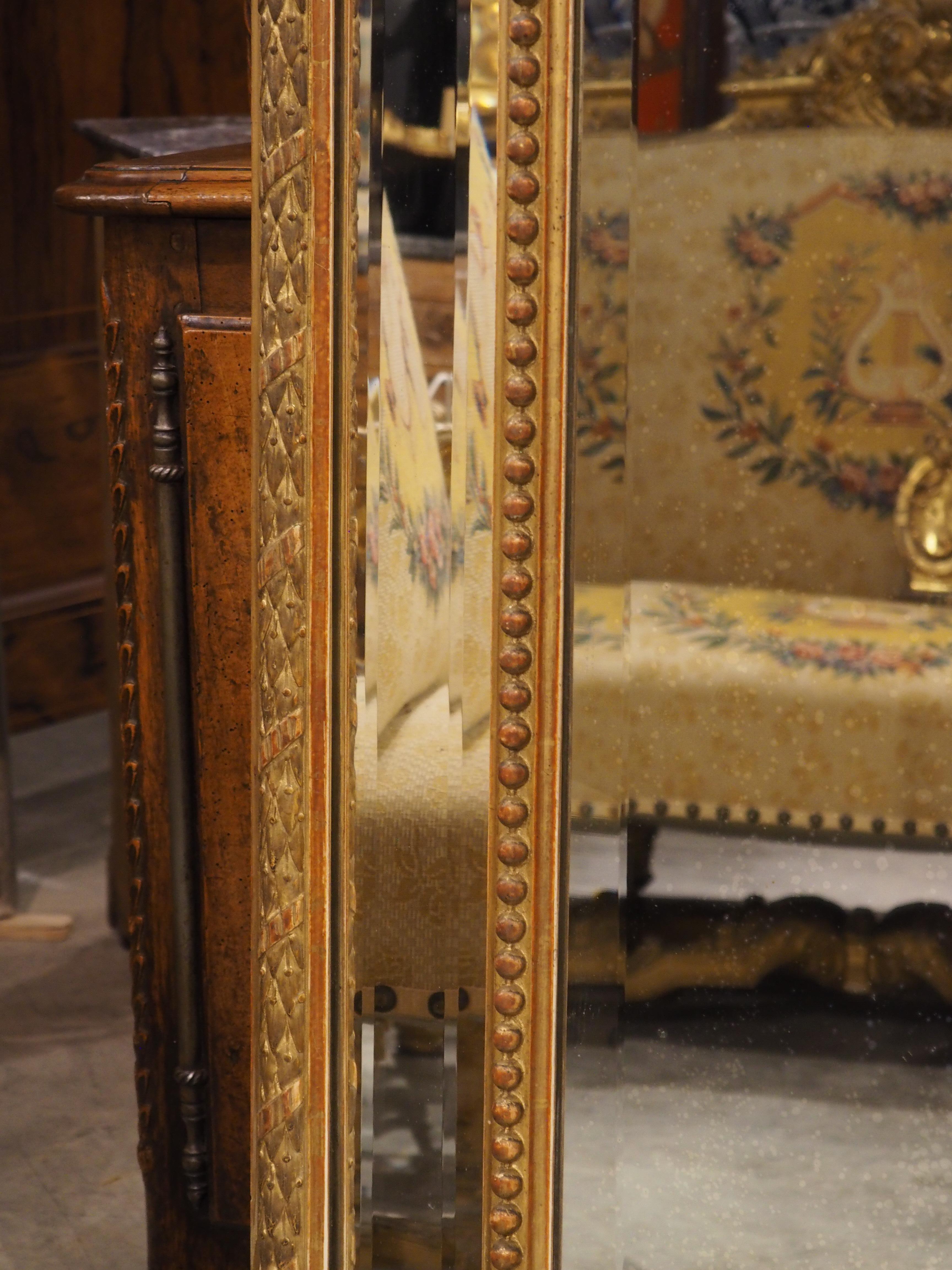 Vetro Specchio a cuscino in legno dorato di Napoleone III, Francia, 1850 ca. in vendita