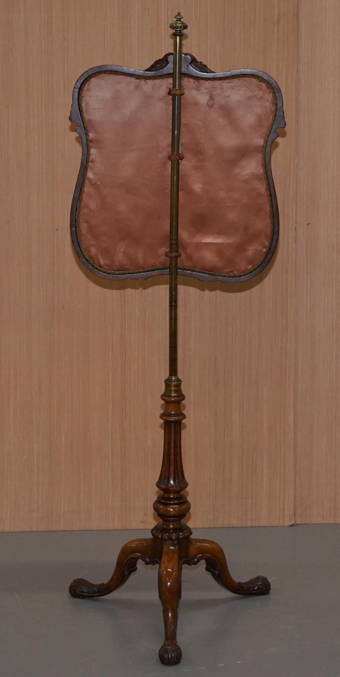 Stamped Gillows of Lancaster Walnut Height Adjustable Fire Screen, circa 1850 For Sale 8
