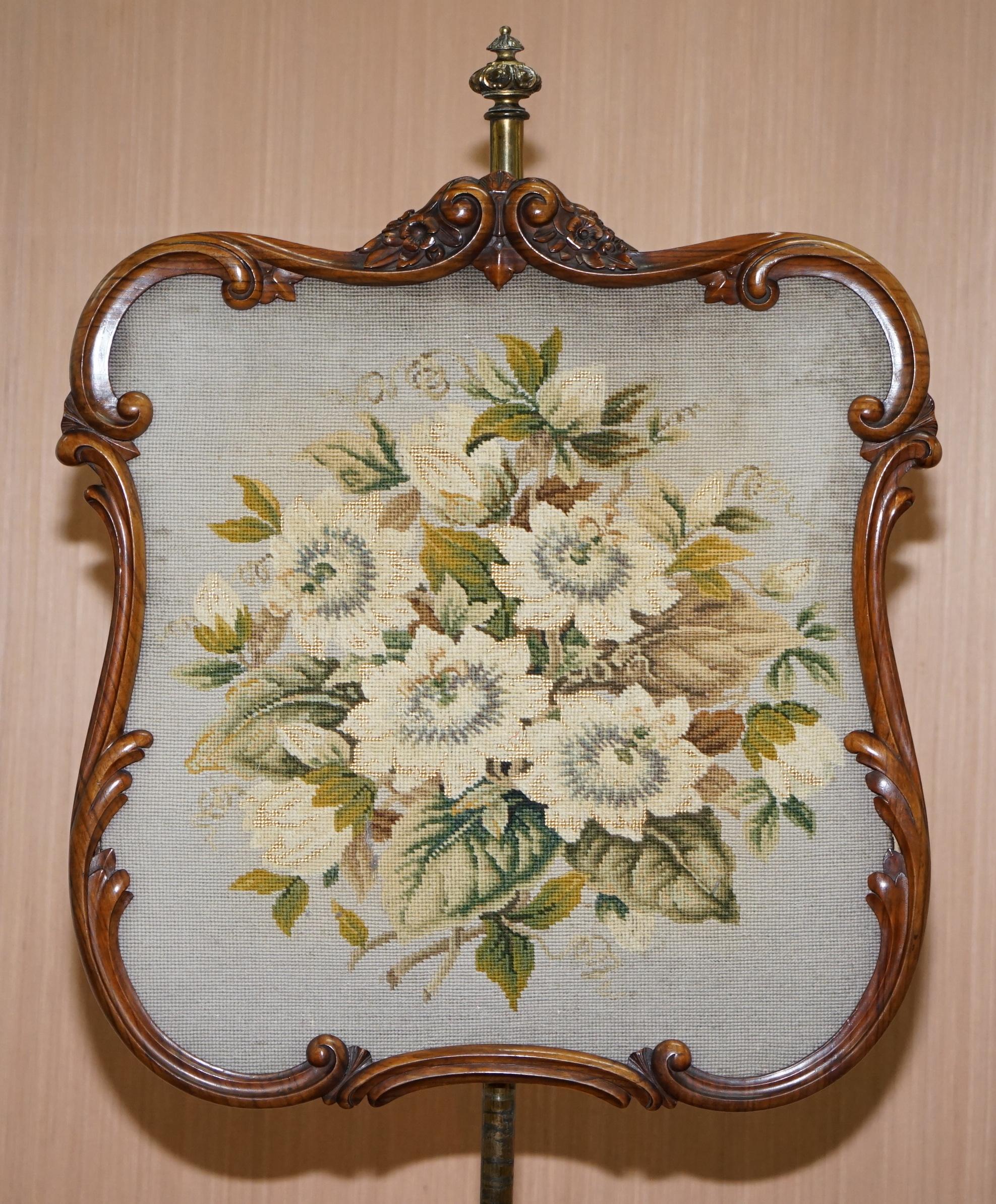 Parafuoco regolabile in altezza in legno di noce con timbro Gillows of Lancaster, 1850 ca. in vendita 1