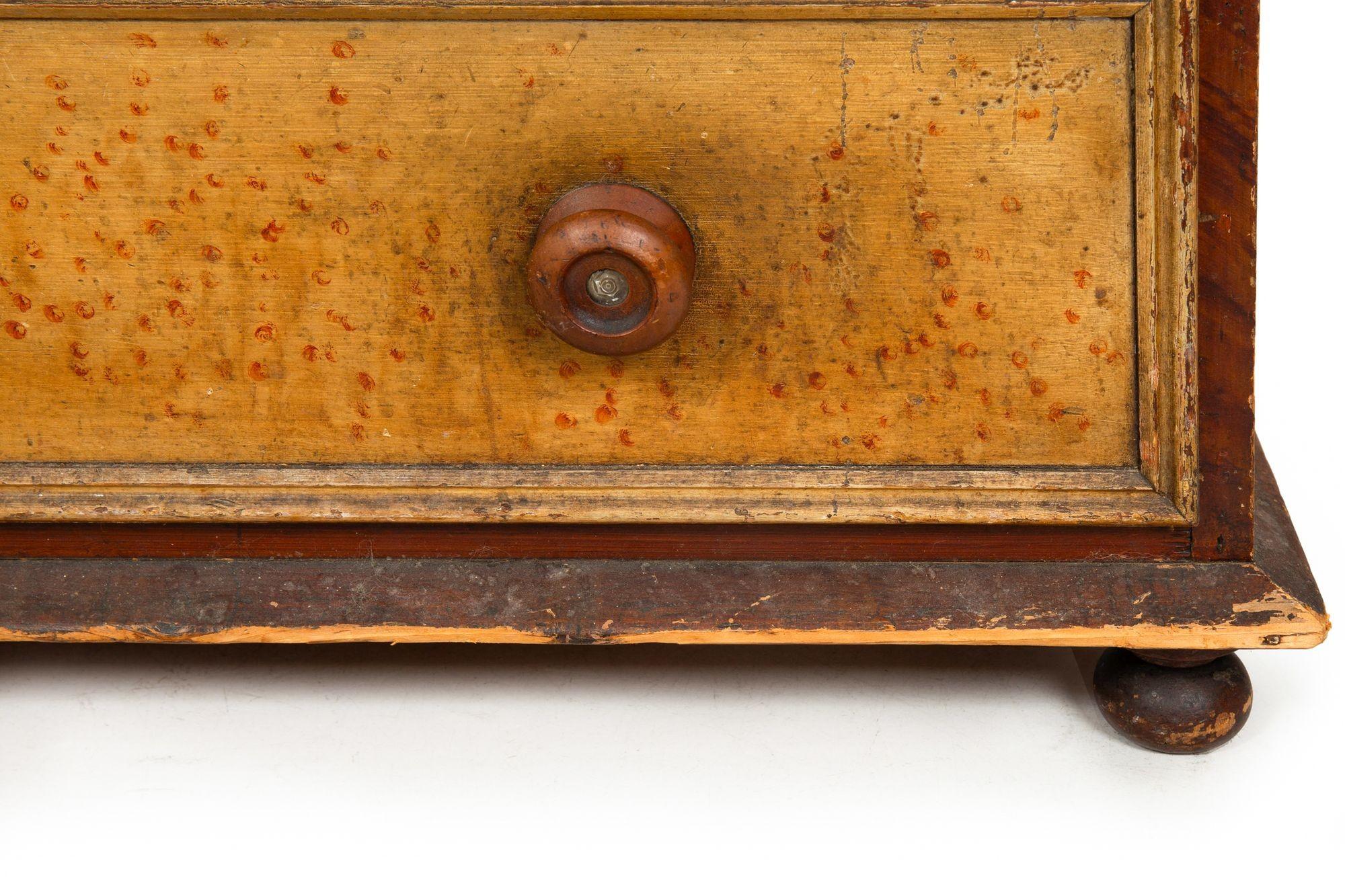 Cassettone antico dipinto a grana inglese del 1850 circa in vendita 9