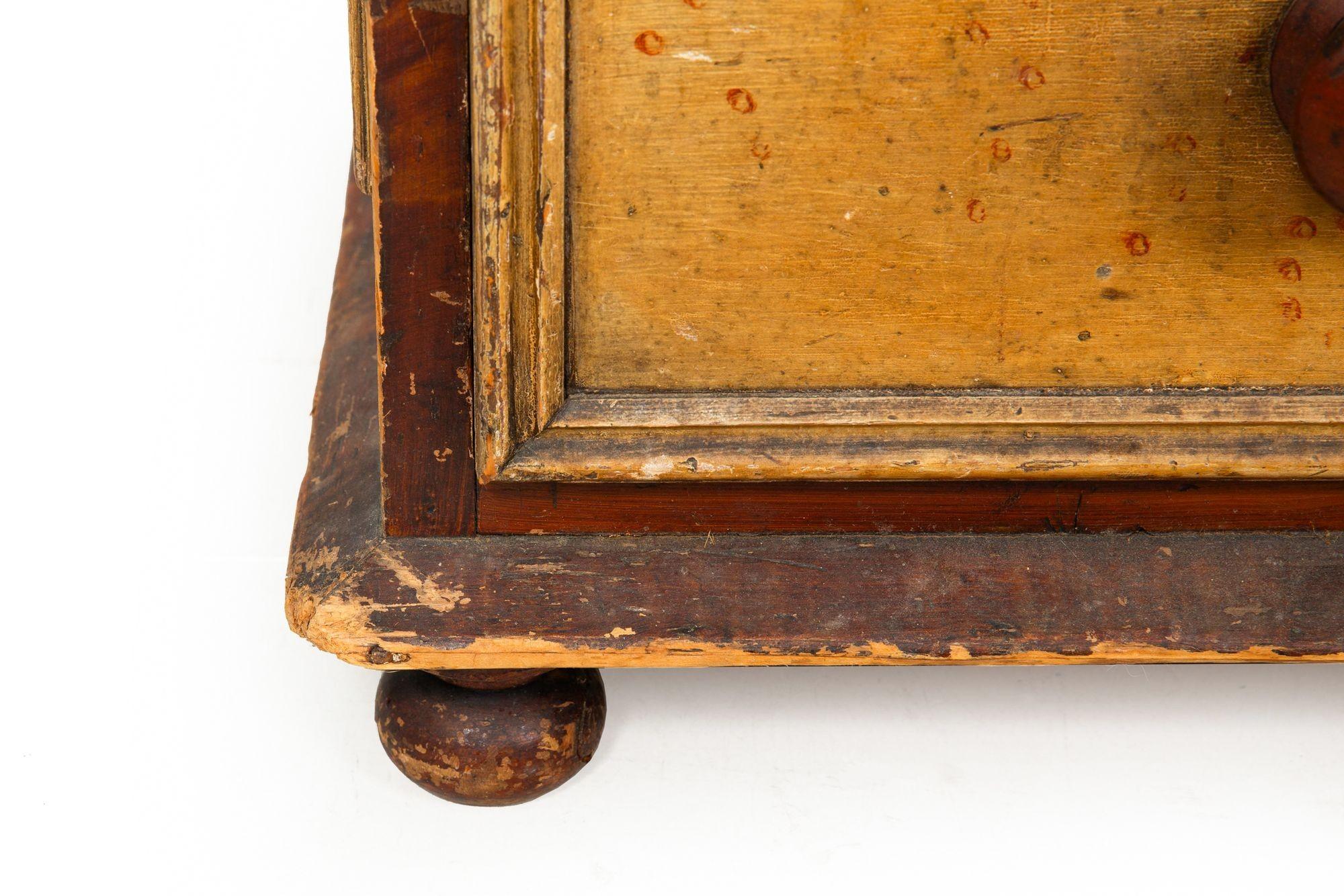 Cassettone antico dipinto a grana inglese del 1850 circa in vendita 12