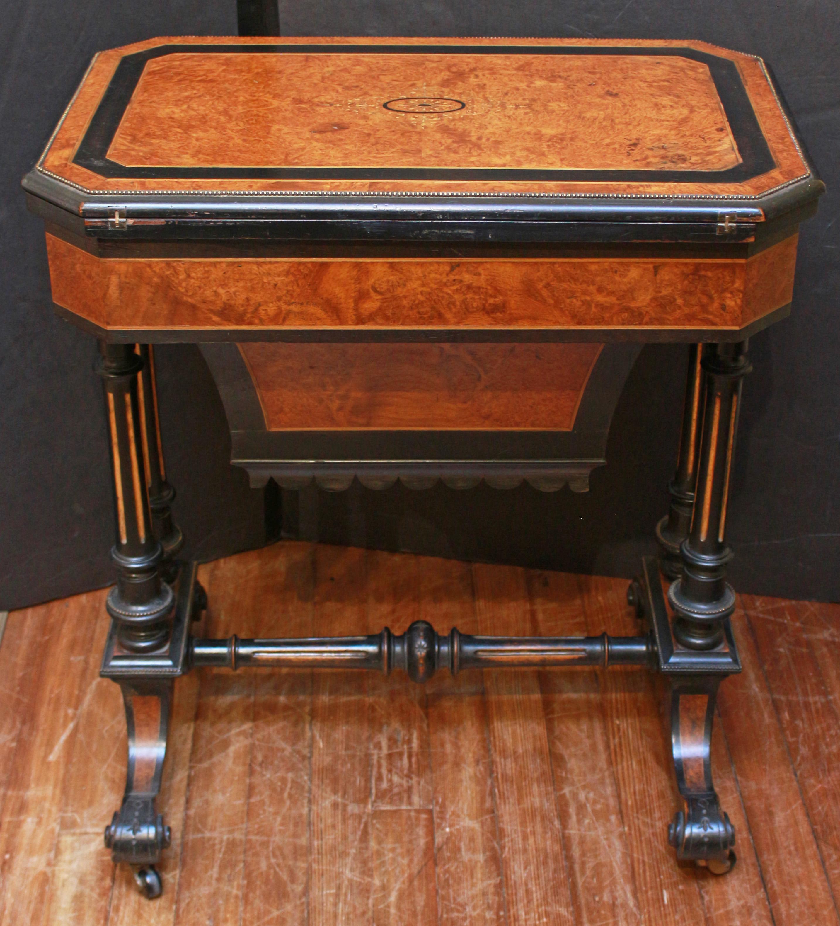 Vers 1860-80 Table à jeux anglaise néo-renaissance en vente 3