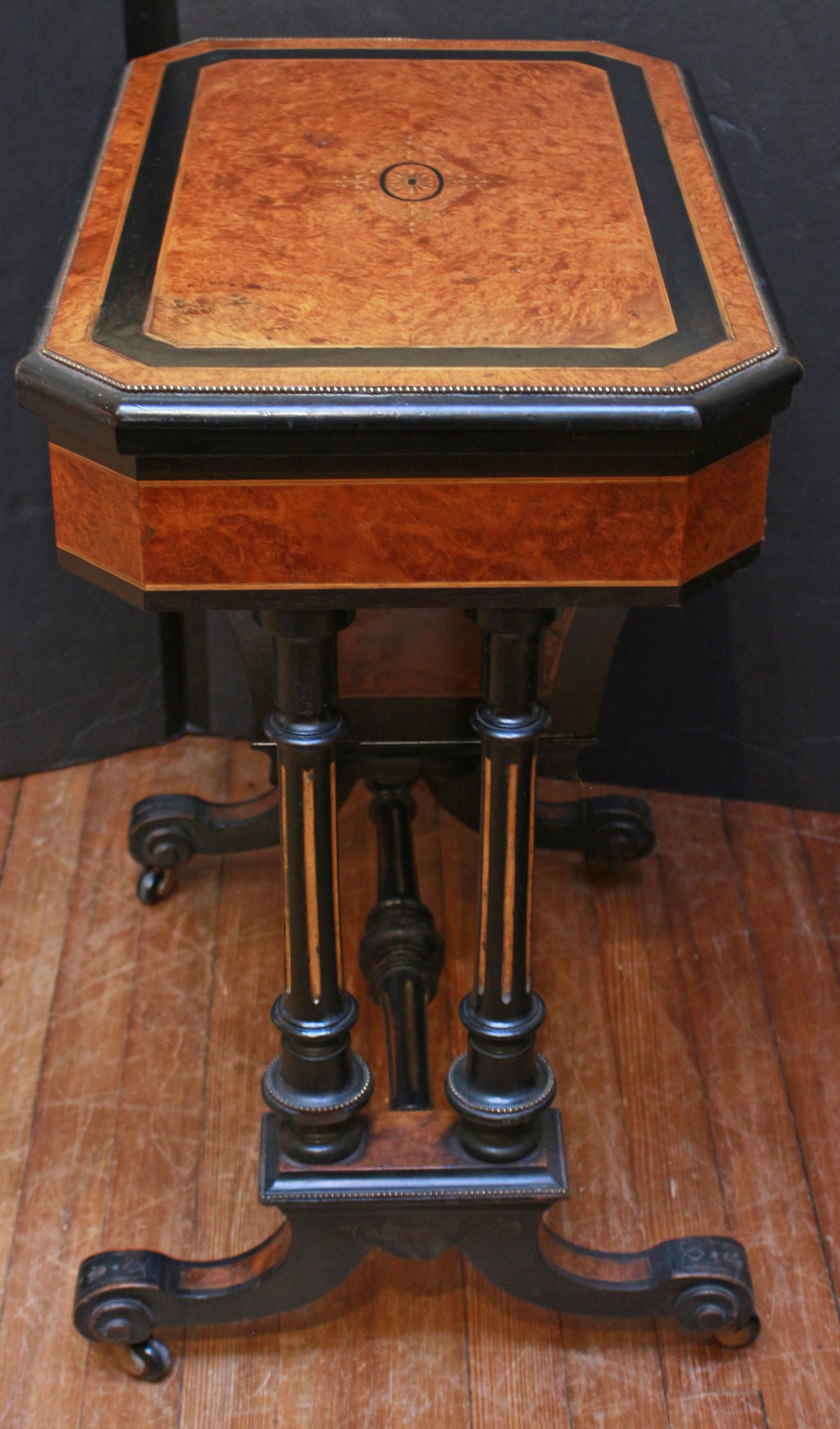 Vers 1860-80 Table à jeux anglaise néo-renaissance en vente 4