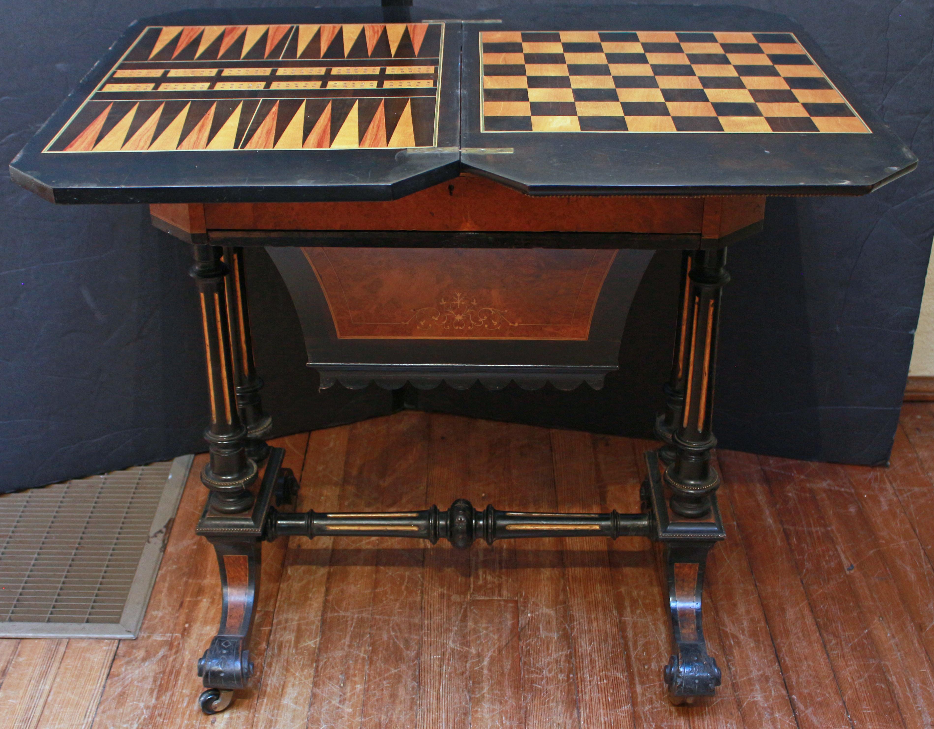 Néo-Renaissance Vers 1860-80 Table à jeux anglaise néo-renaissance en vente