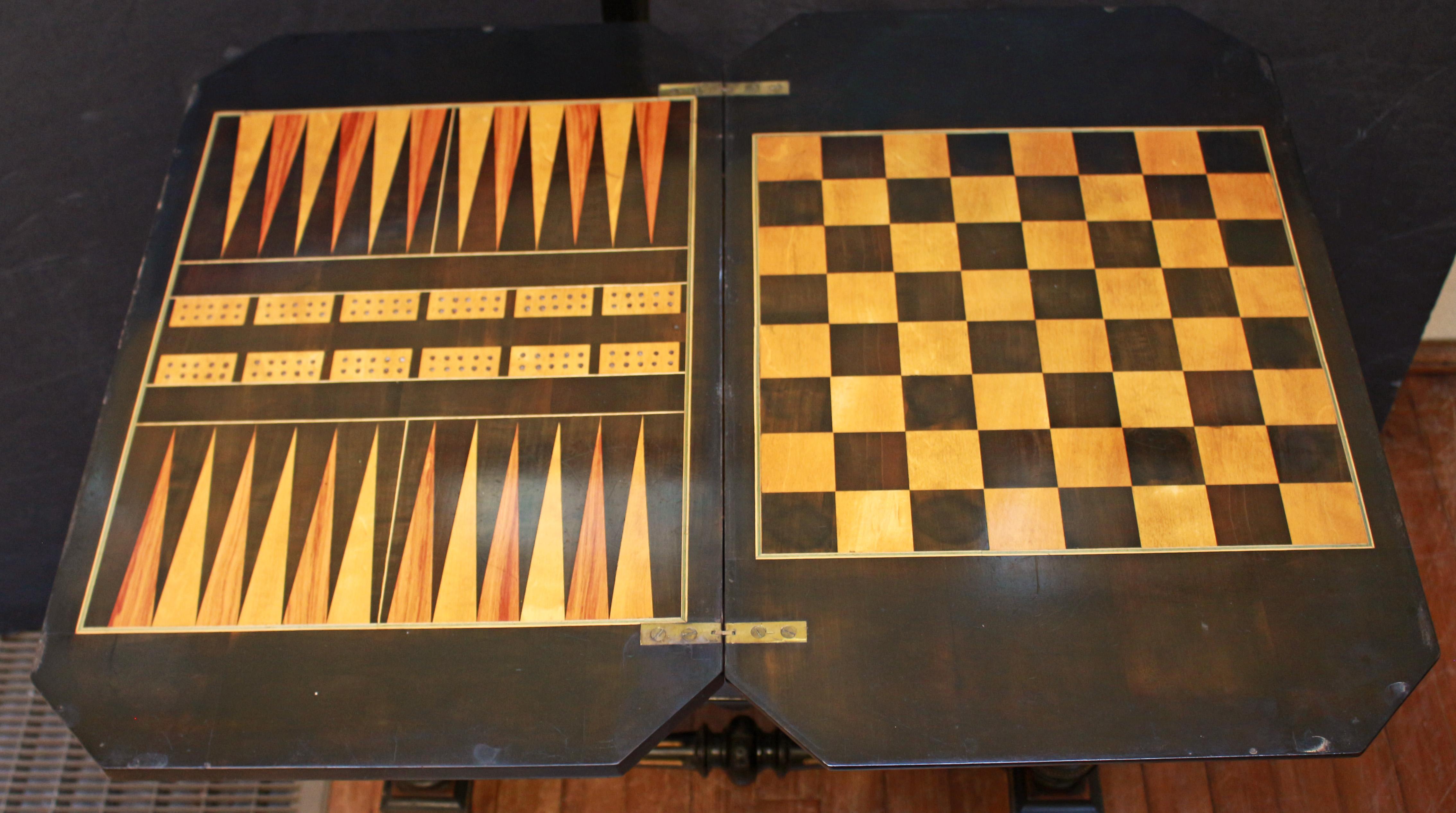 Anglais Vers 1860-80 Table à jeux anglaise néo-renaissance en vente