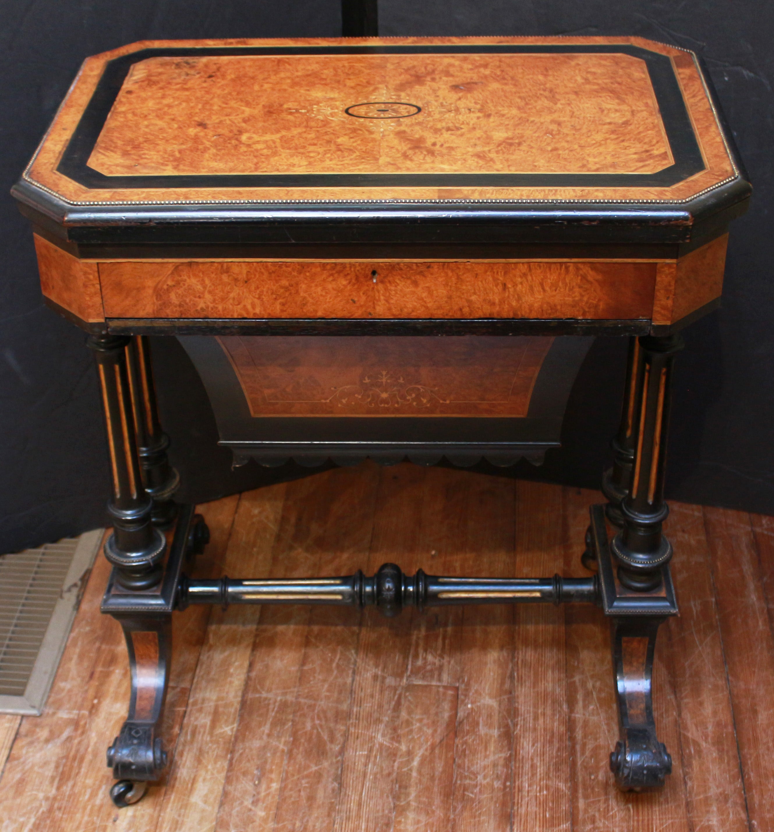 Vers 1860-80 Table à jeux anglaise néo-renaissance en vente
