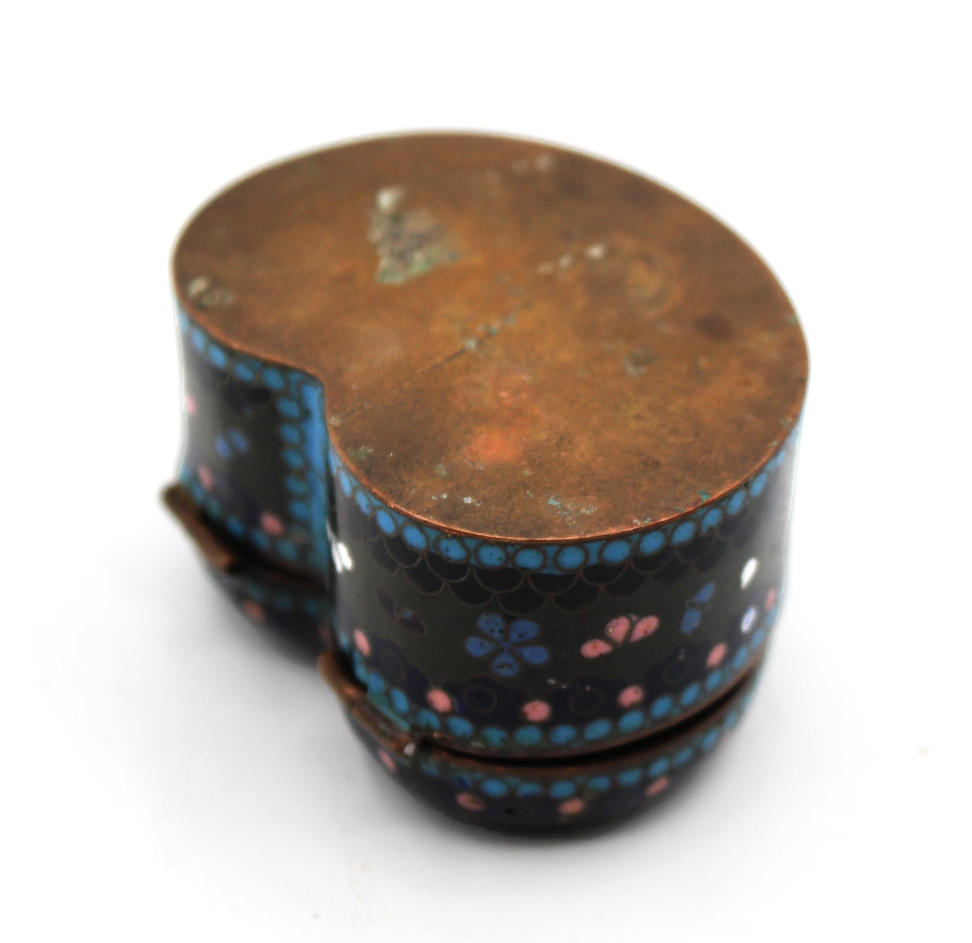 Japanese Cloisonné Box, circa 1860-80 In Good Condition For Sale In Chapel Hill, NC