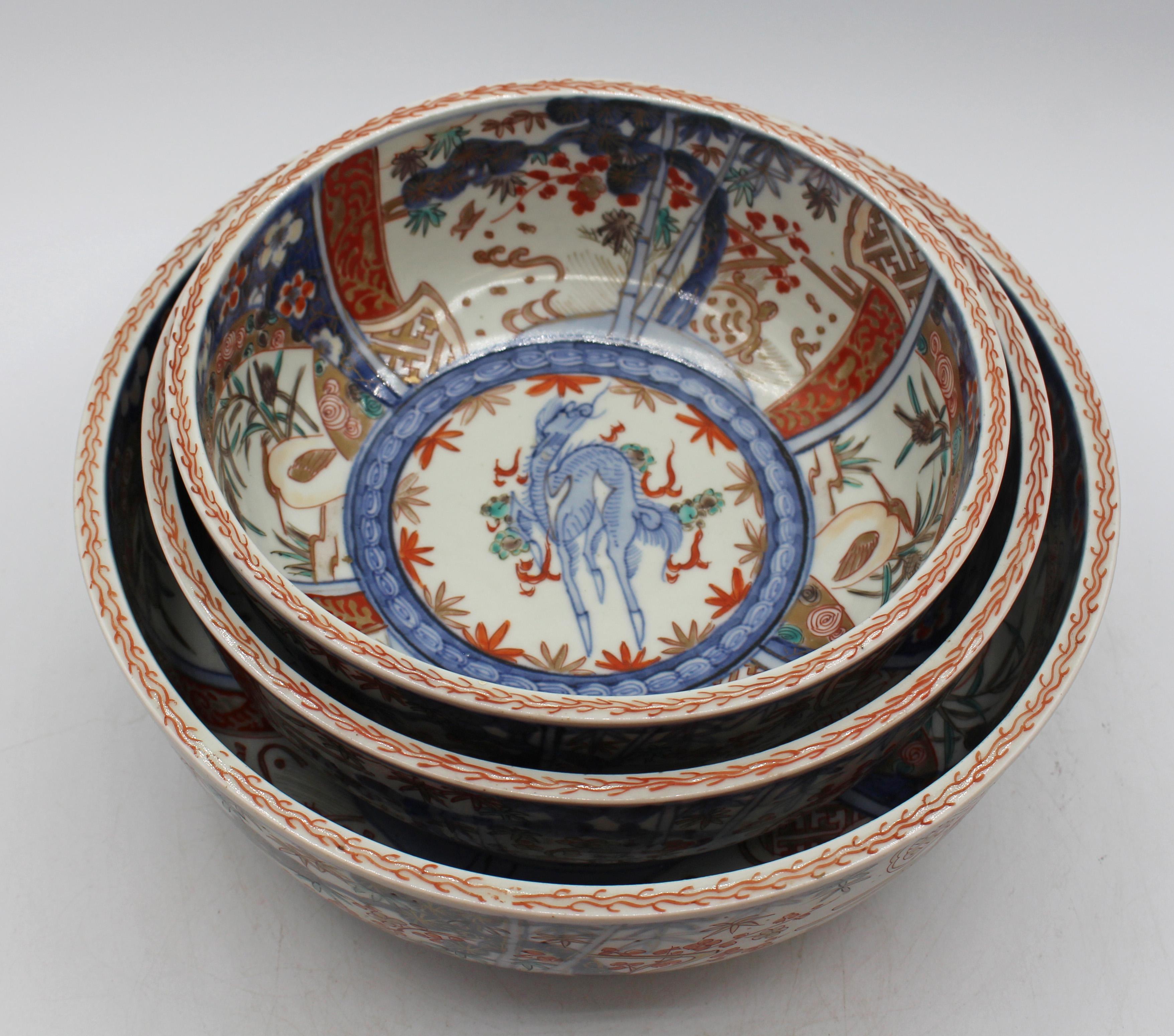 Circa 1860-80 Japanese Meiji Period Nest of 3 Imari Bowls For Sale 4