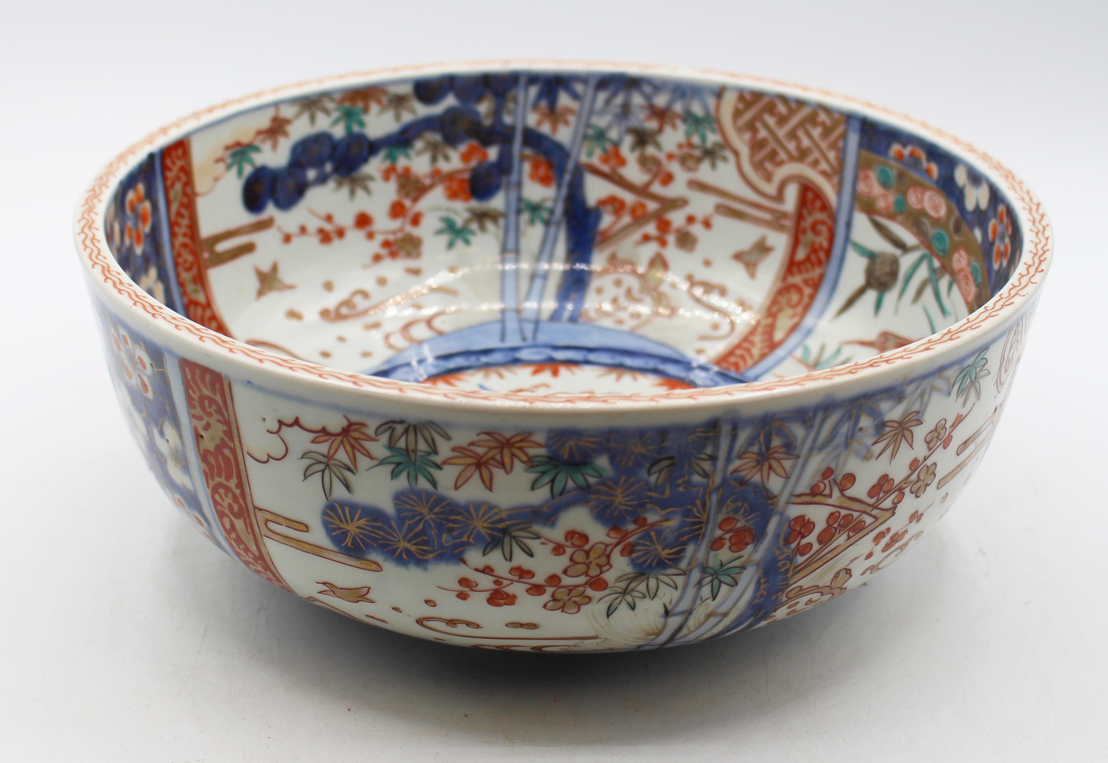 Circa 1860-80 Japanese Meiji Period Nest of 3 Imari Bowls In Good Condition For Sale In Chapel Hill, NC