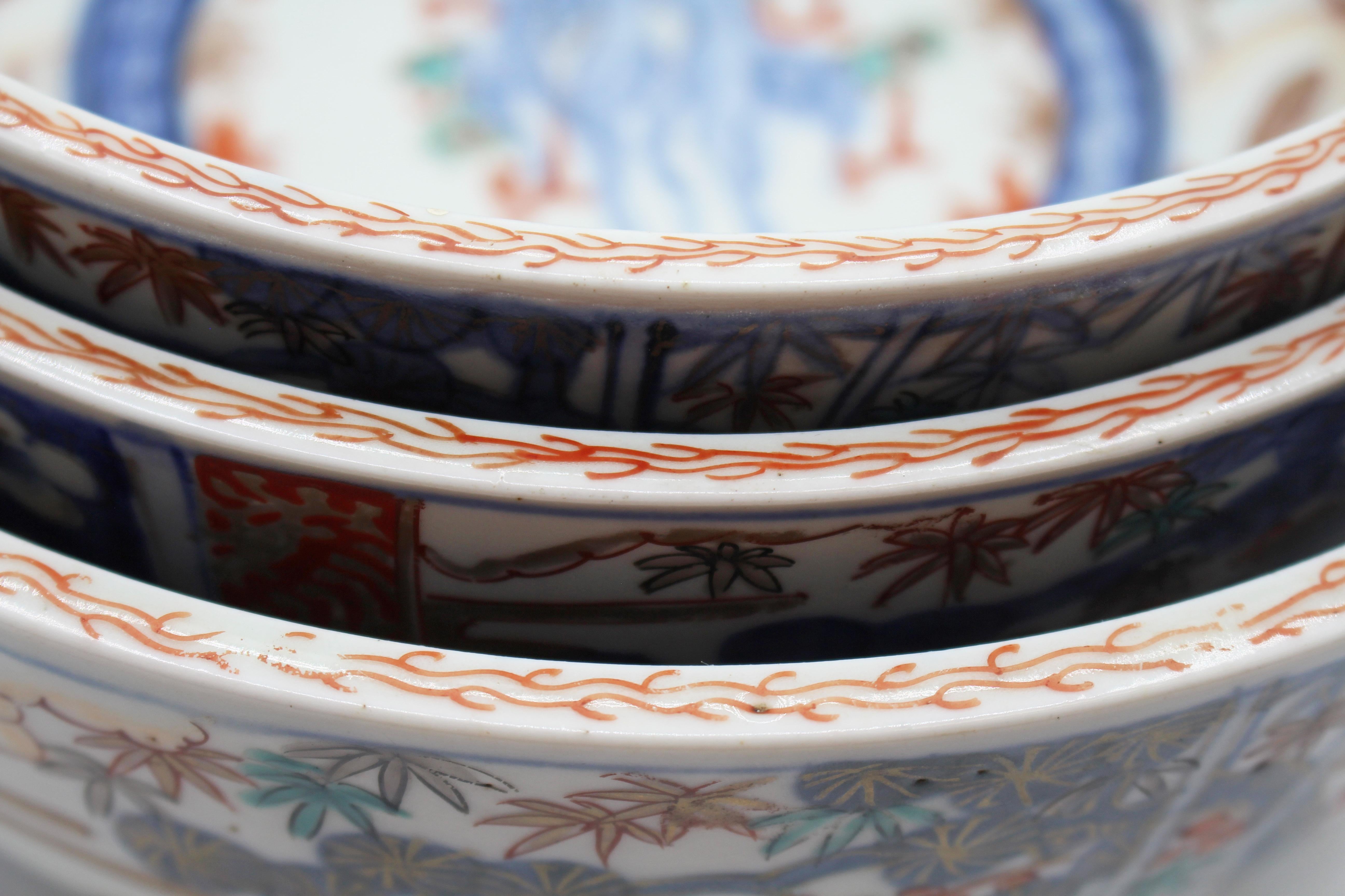 Ceramic Circa 1860-80 Japanese Meiji Period Nest of 3 Imari Bowls For Sale