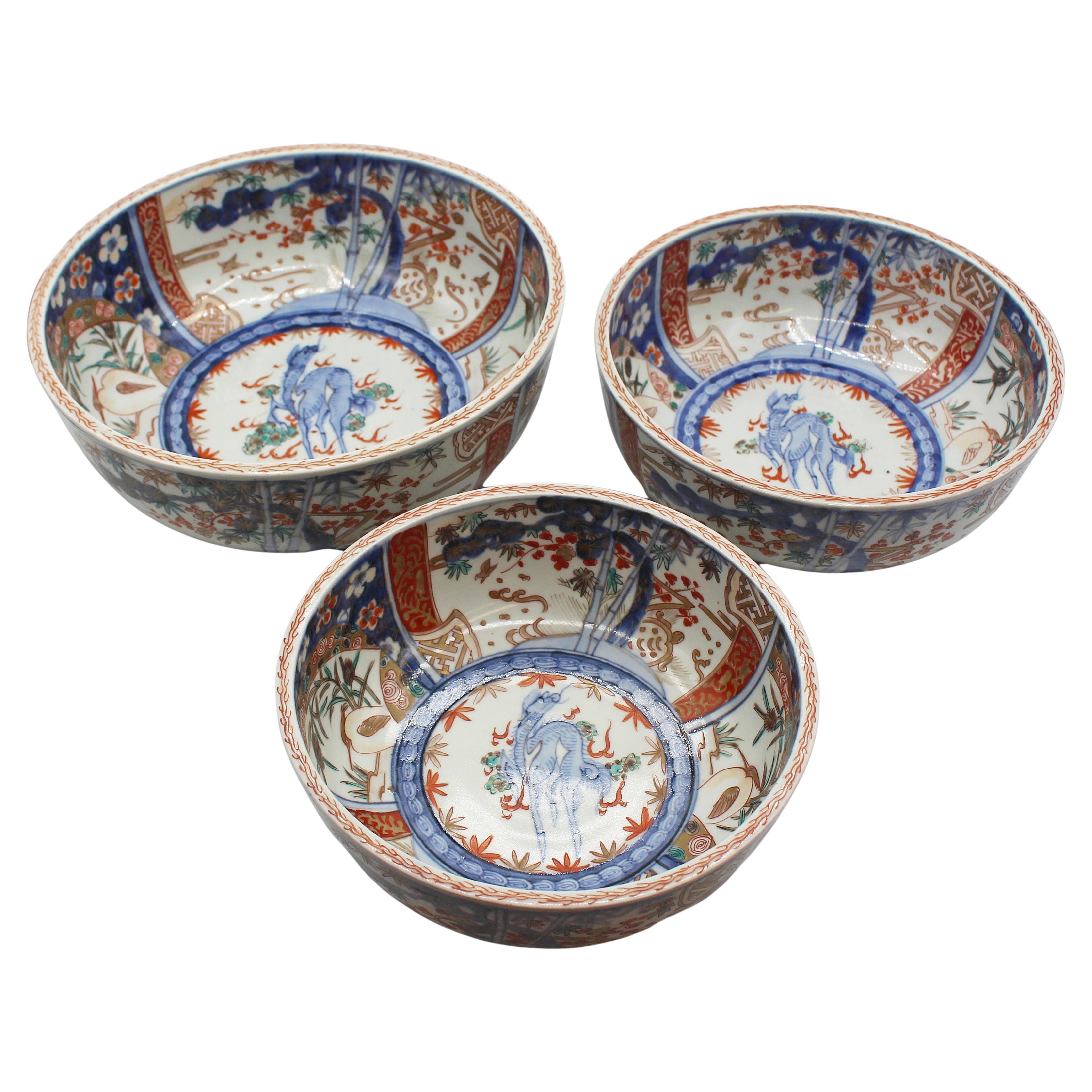Circa 1860-80 Japanese Meiji Period Nest of 3 Imari Bowls For Sale