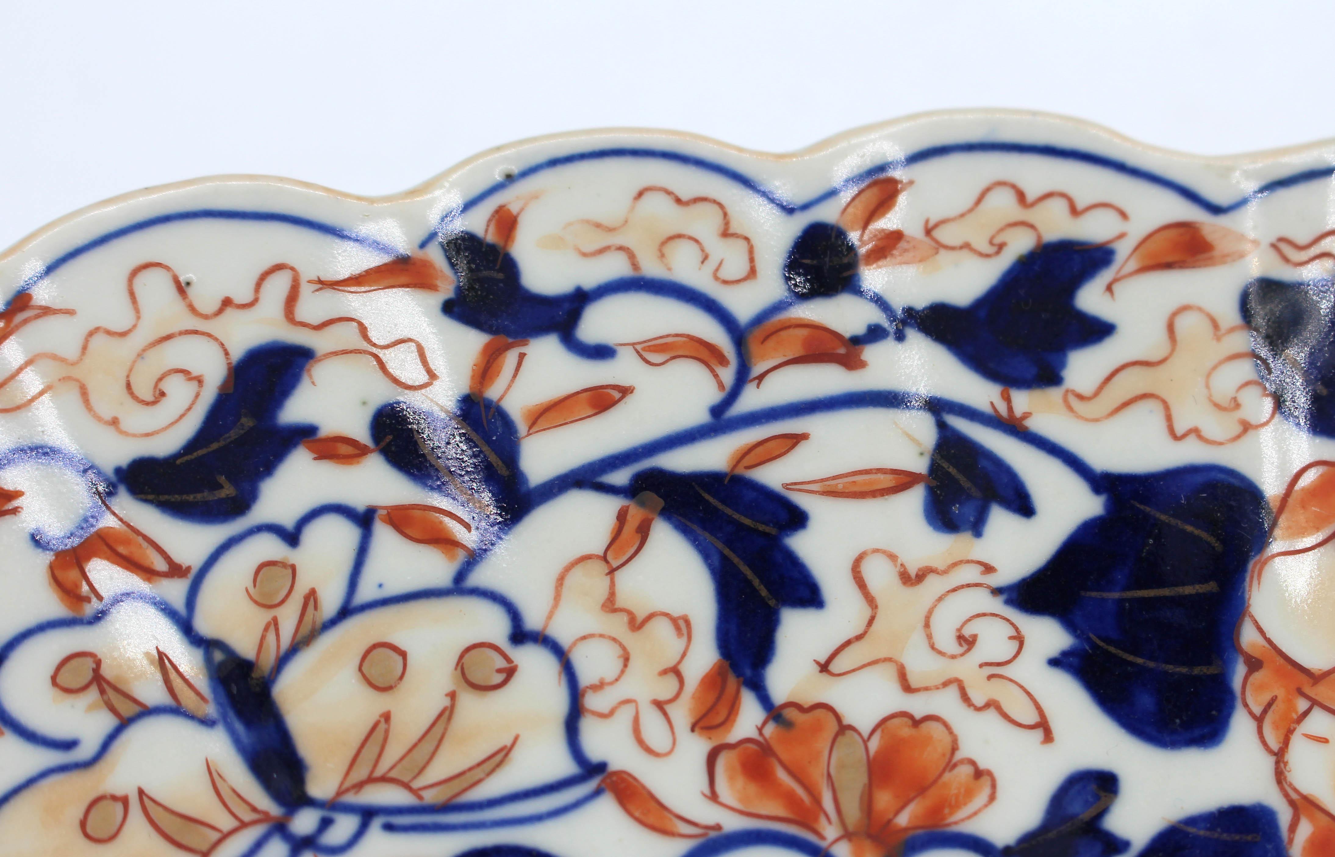 Circa 1860-80 Plato ovalado festoneado de Imari, japonés Cerámico en venta