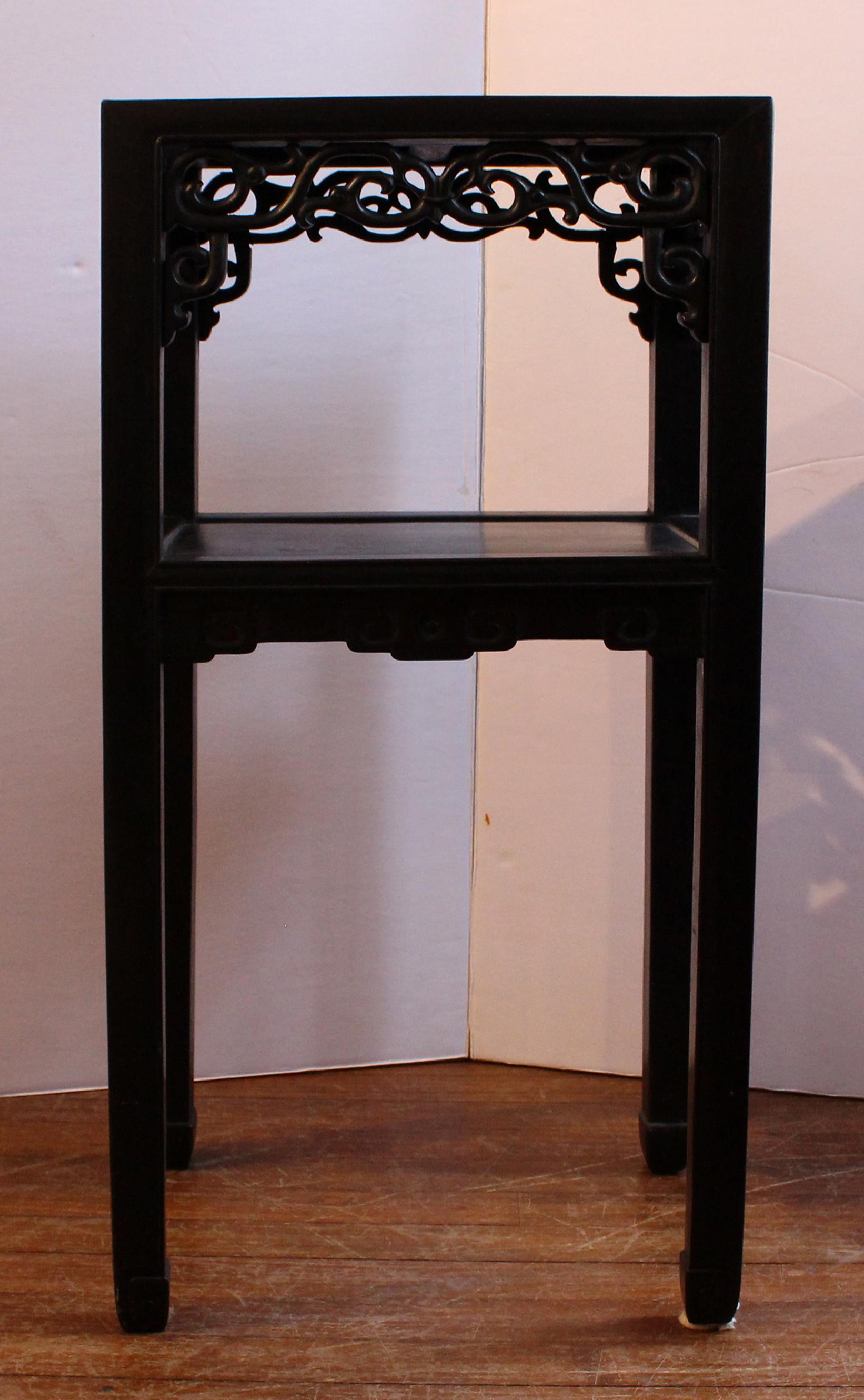 Circa 1860-80 Chinese carved wood & marble inset stand table. Qing dynasty. The upper shelf with pierced apron, the lower intaglio carved.

Measures: 31 1/2