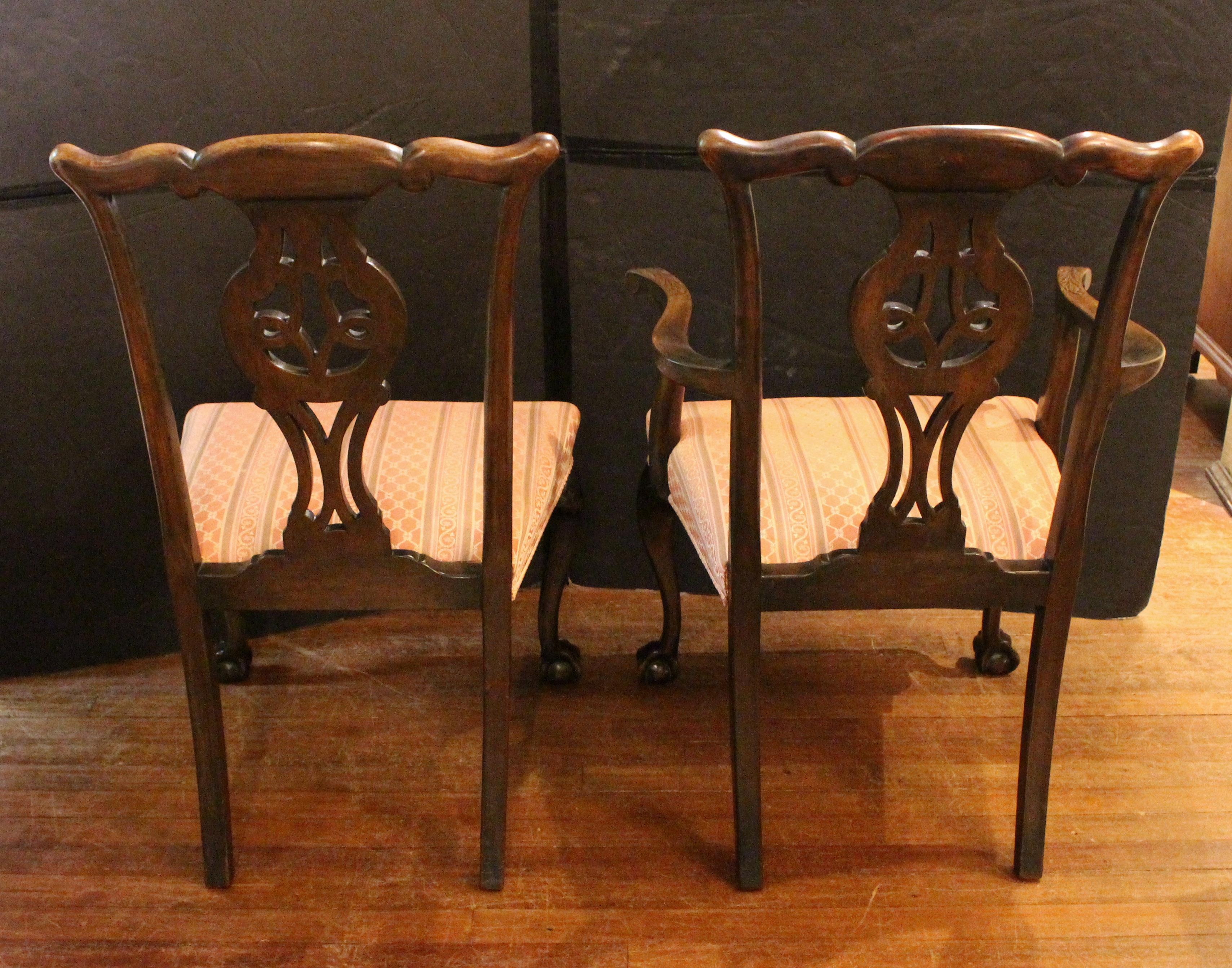 Circa 1860-80 Juego de 8 sillas de comedor inglesas estilo Chippendale en Bueno estado para la venta en Chapel Hill, NC