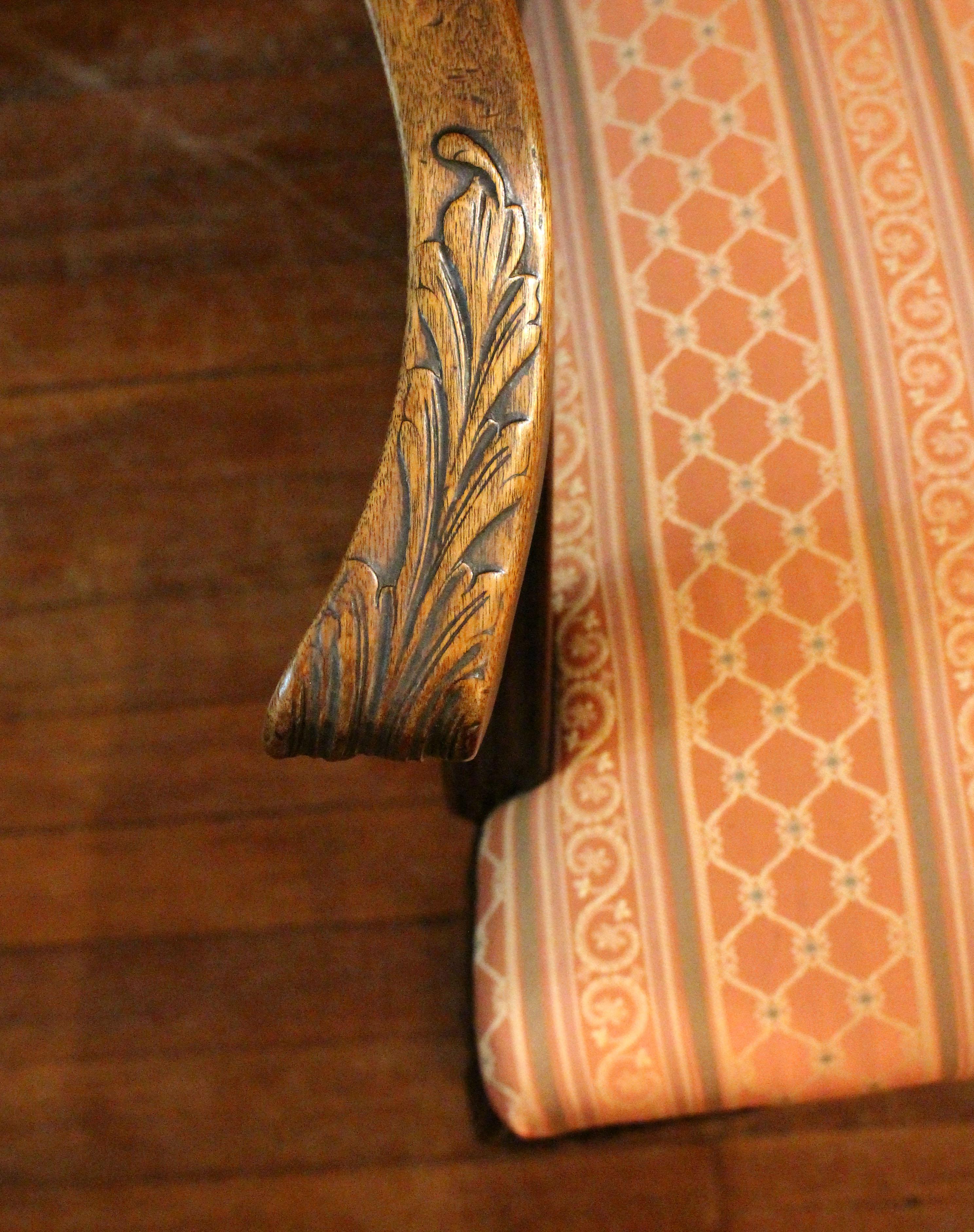 Circa 1860-80 Juego de 8 sillas de comedor inglesas estilo Chippendale en venta 1