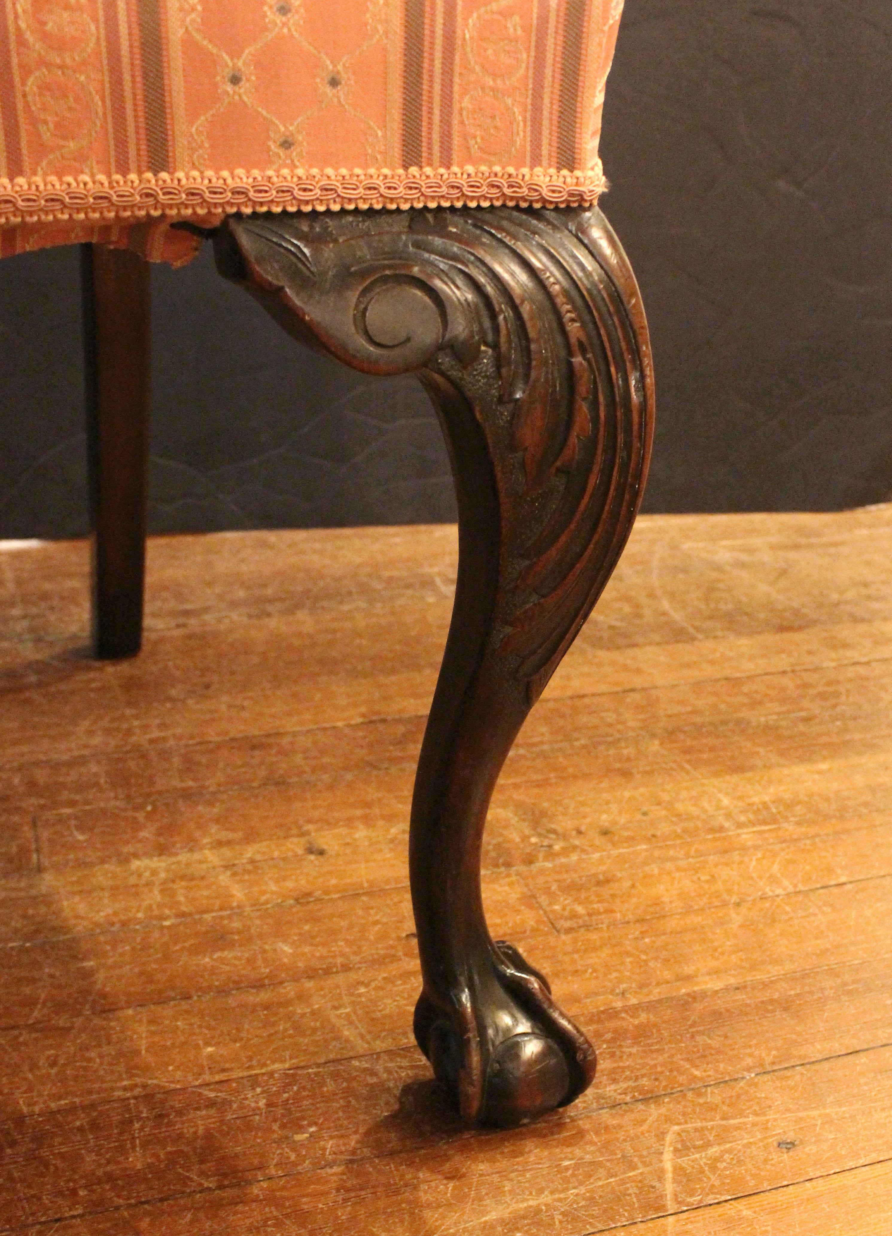 Circa 1860-80 Juego de 8 sillas de comedor inglesas estilo Chippendale en venta 2