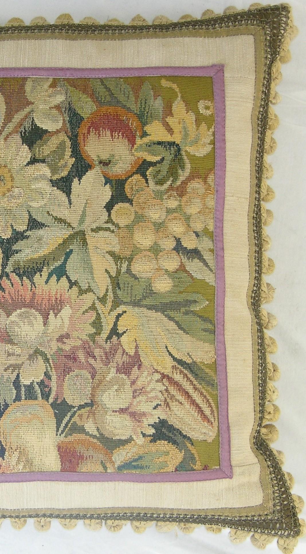 Empire Coussin ancien en tapisserie française d'Aubusson datant d'environ 1860 en vente