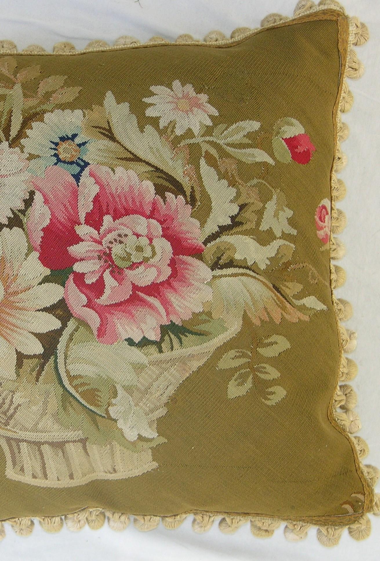 Empire Coussin ancien en tapisserie française d'Aubusson datant d'environ 1860 en vente