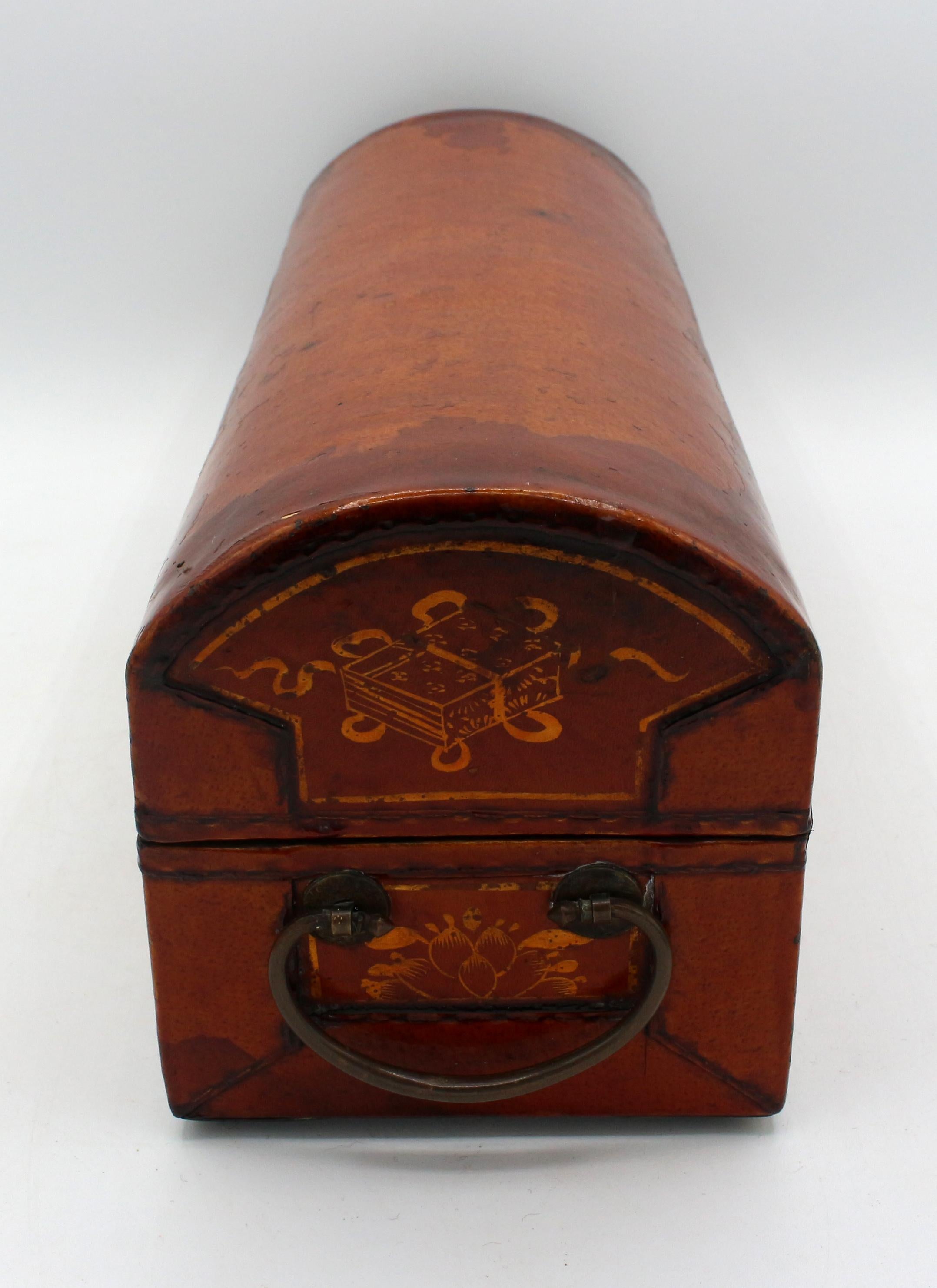Circa 1860 Caja china de cuero de cerdo con tapa abovedada para pergaminos Chino en venta