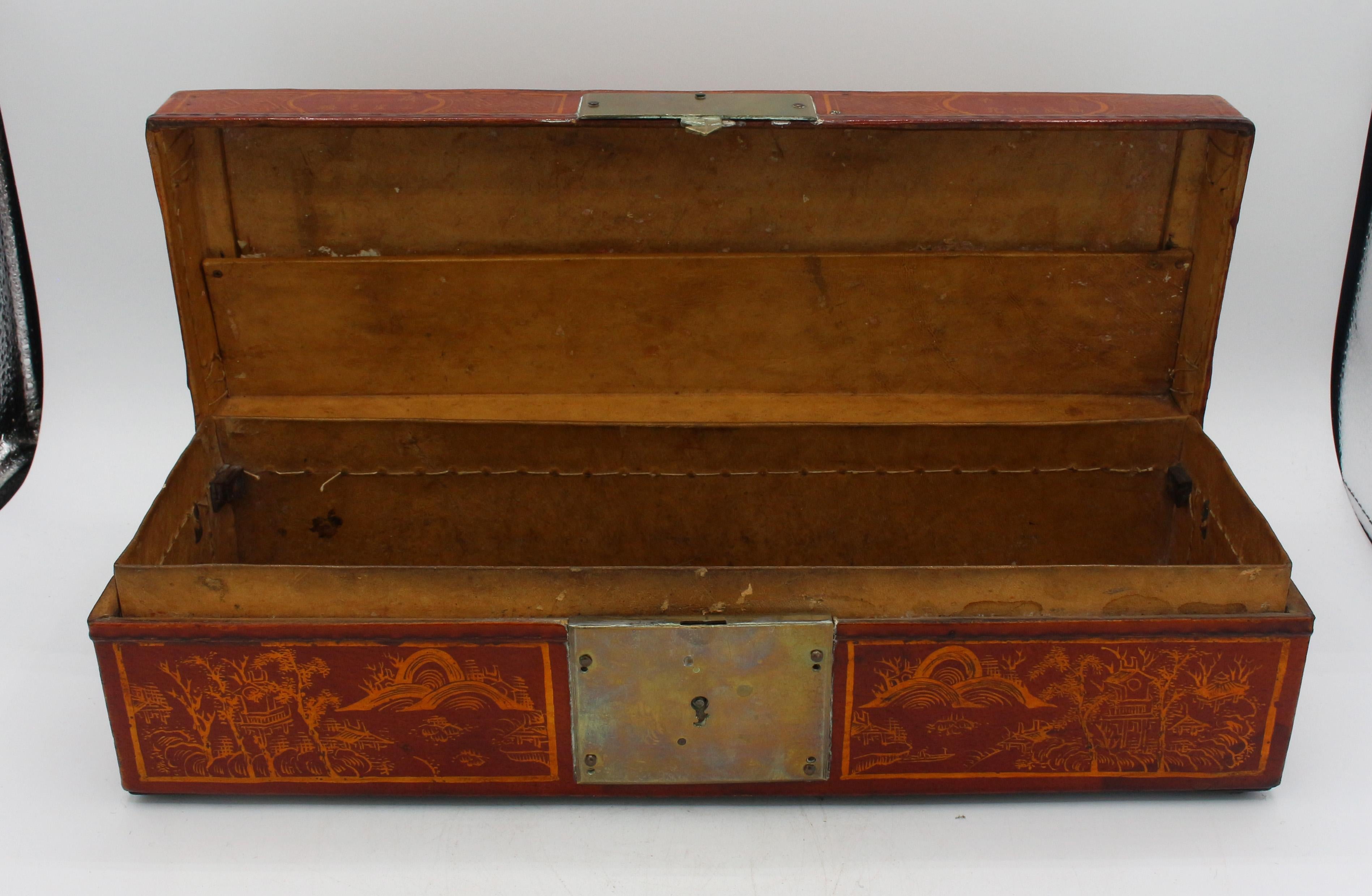 Circa 1860 Caja china de cuero de cerdo con tapa abovedada para pergaminos en Bueno estado para la venta en Chapel Hill, NC