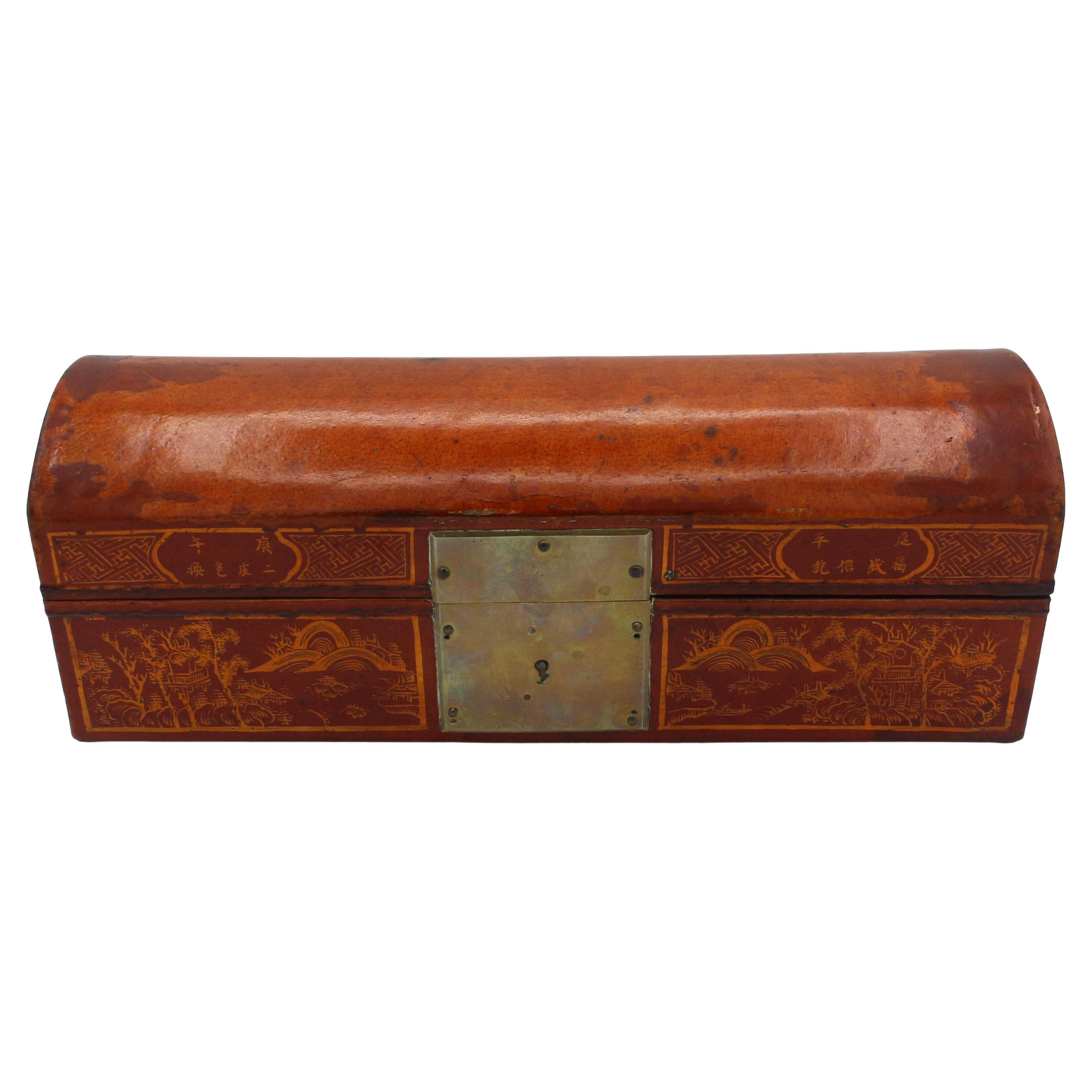 Circa 1860 Caja china de cuero de cerdo con tapa abovedada para pergaminos en venta
