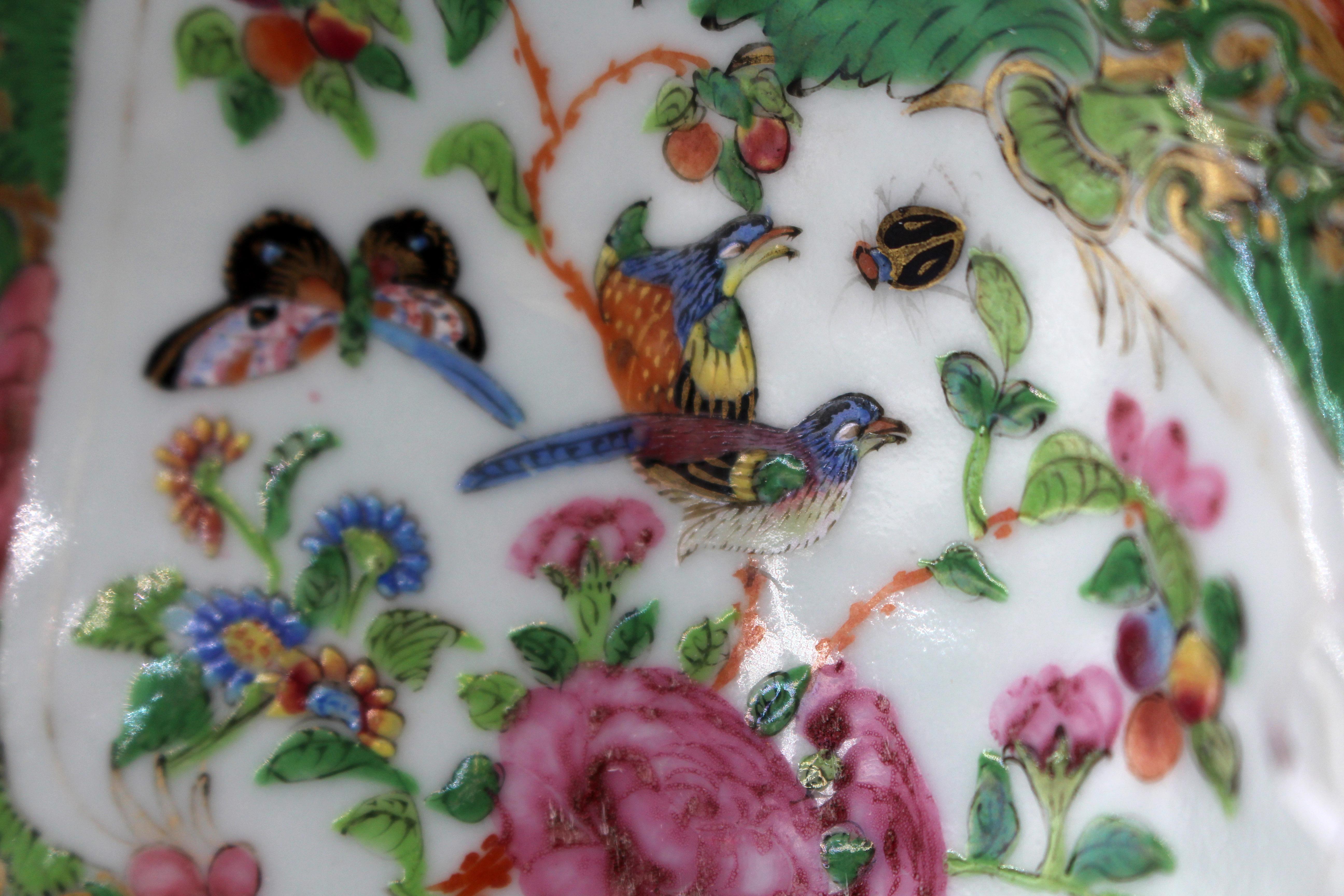 CIRCA 1860 Chinesisch Export Porzellan Rose Medaillon servieren Teller im Zustand „Gut“ im Angebot in Chapel Hill, NC