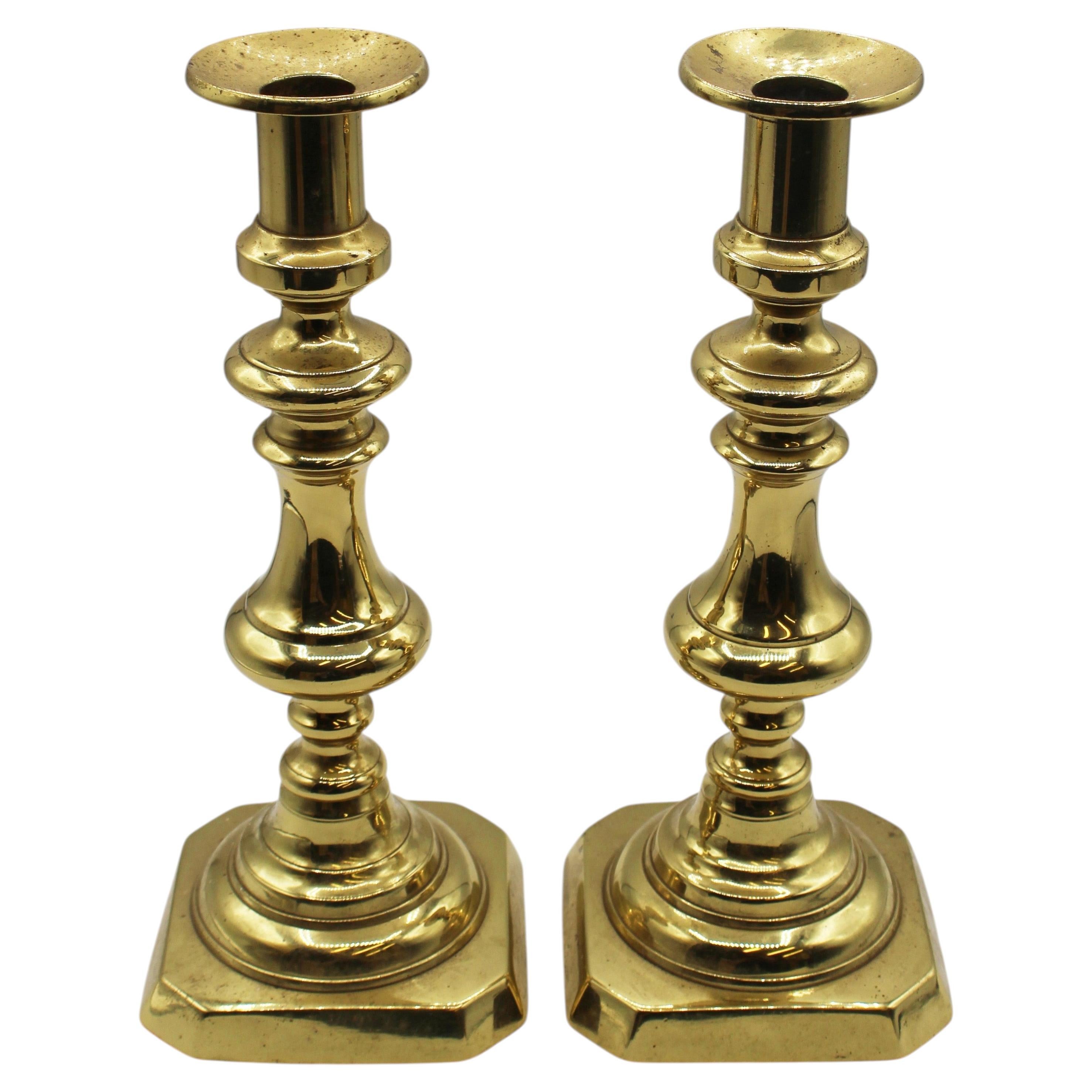 Paire de bougeoirs anglais en laiton datant de CIRCA 1860, 11"