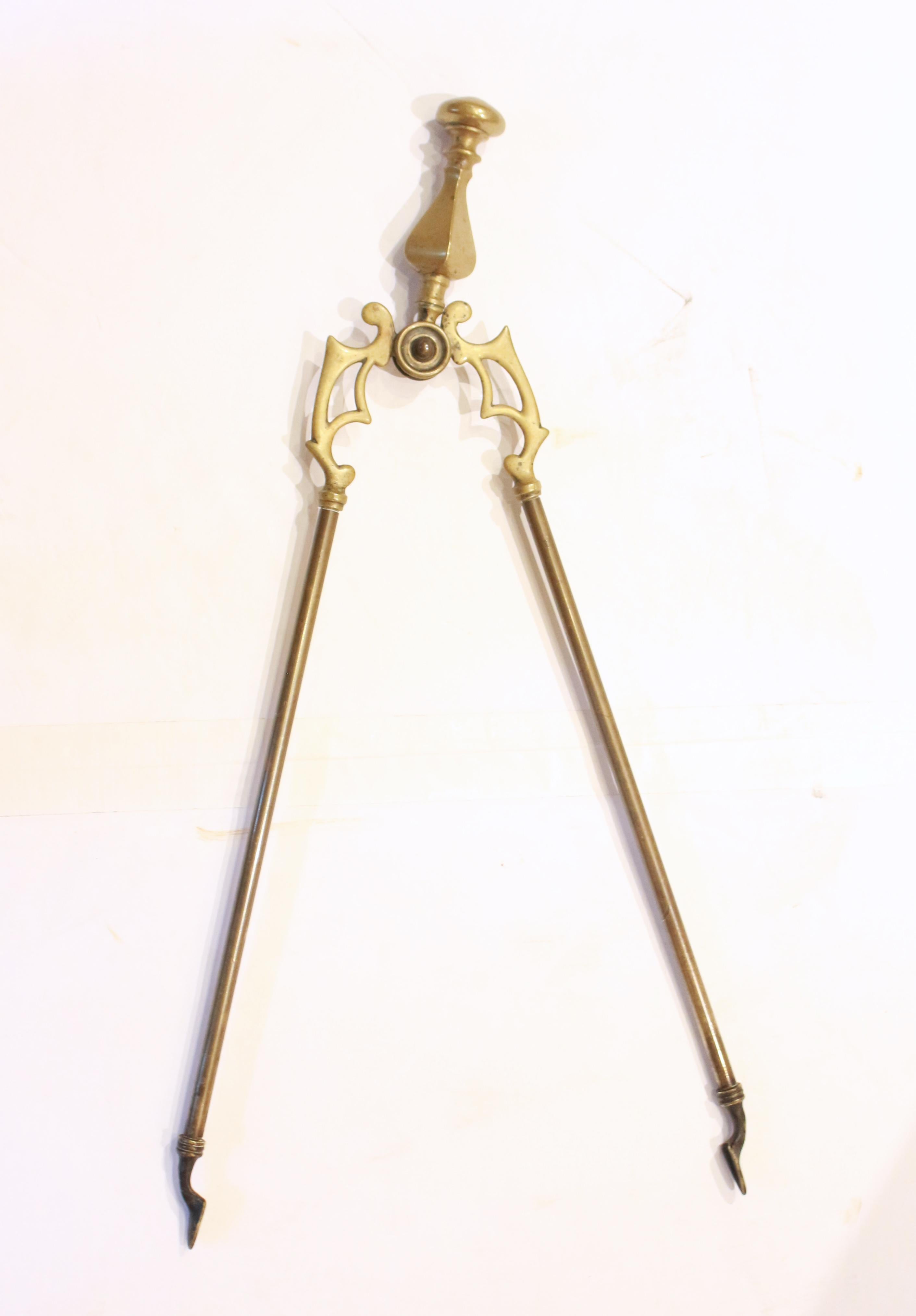 Vittoriano CIRCA 1860 Set di attrezzi da fuoco in ottone vittoriano a 3 pezzi in vendita