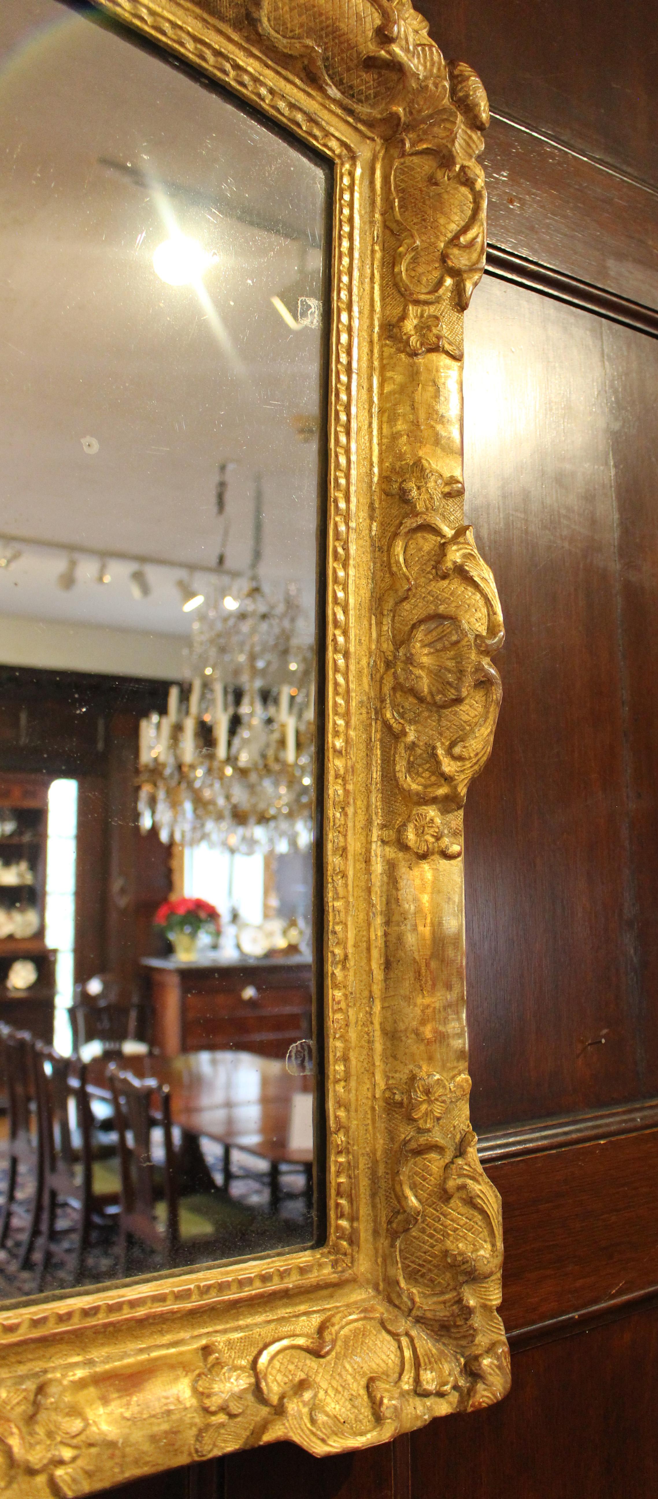 Circa 1860 Französisch geschnitzt & vergoldet Holz Spiegel (Vergoldet) im Angebot