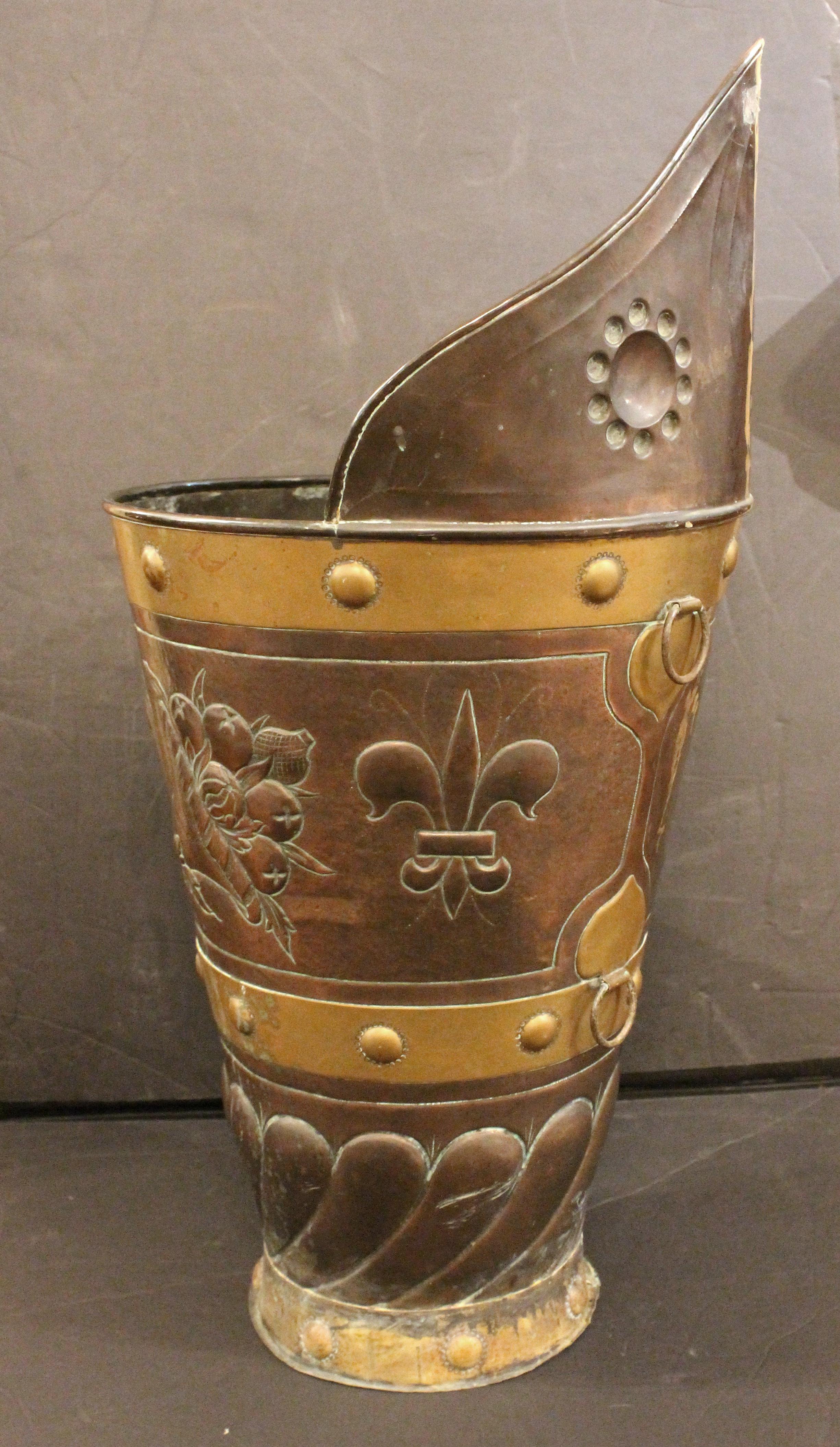 Francese CIRCA 1860 Grande Uva francese in rame e ottone in vendita