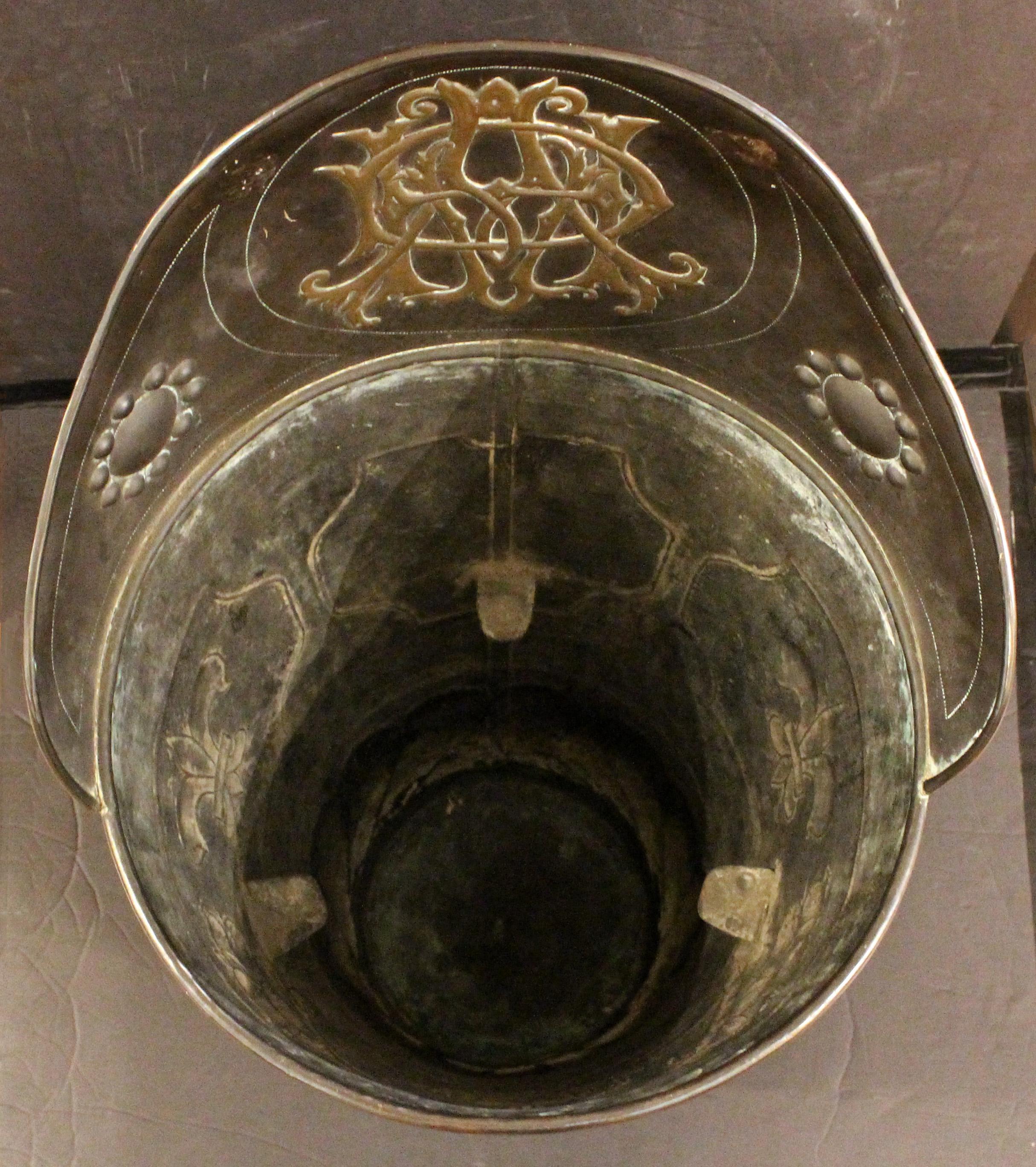 CIRCA 1860 Grande Uva francese in rame e ottone in vendita 1