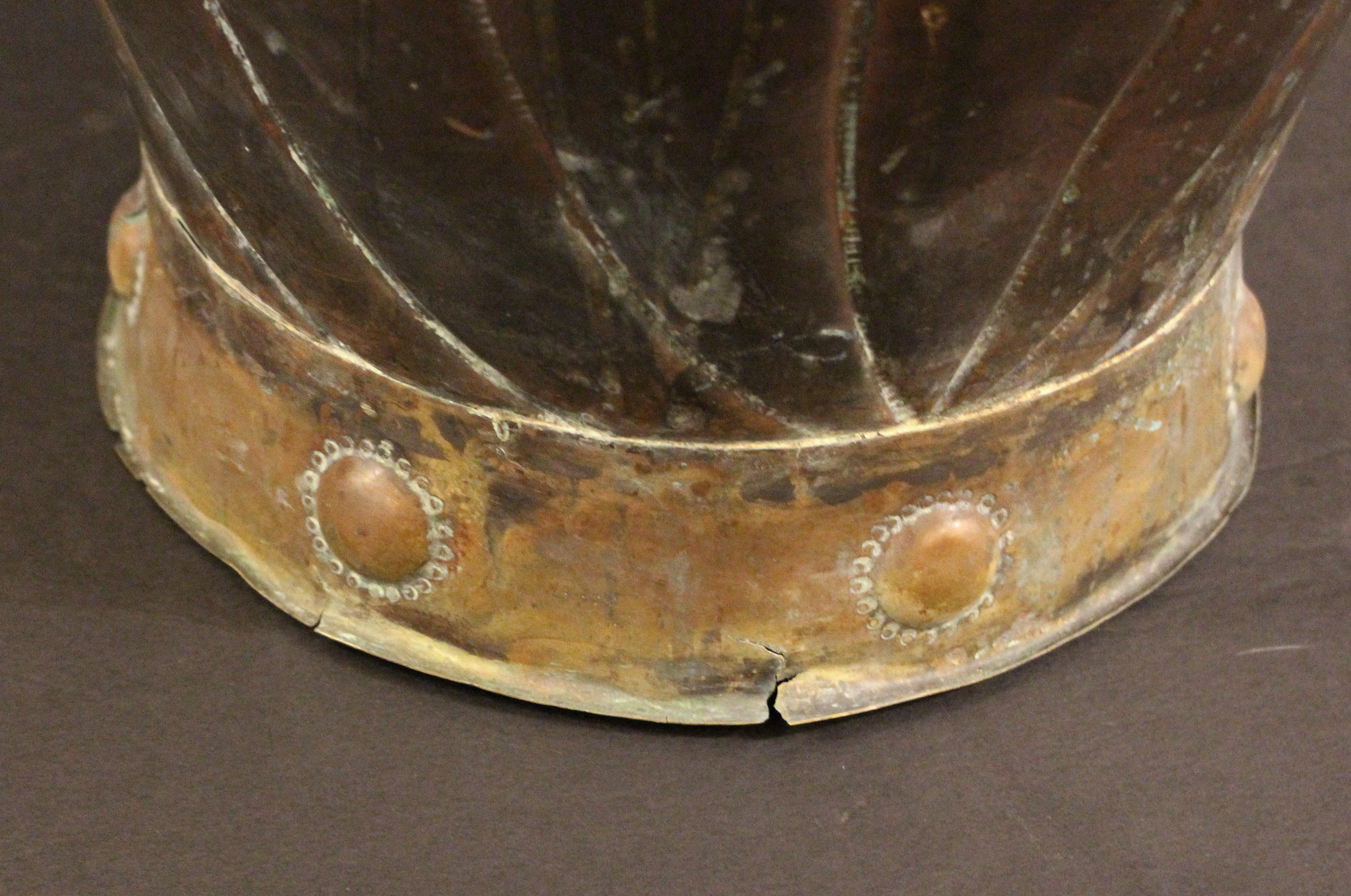 CIRCA 1860 Grande Uva francese in rame e ottone in vendita 2