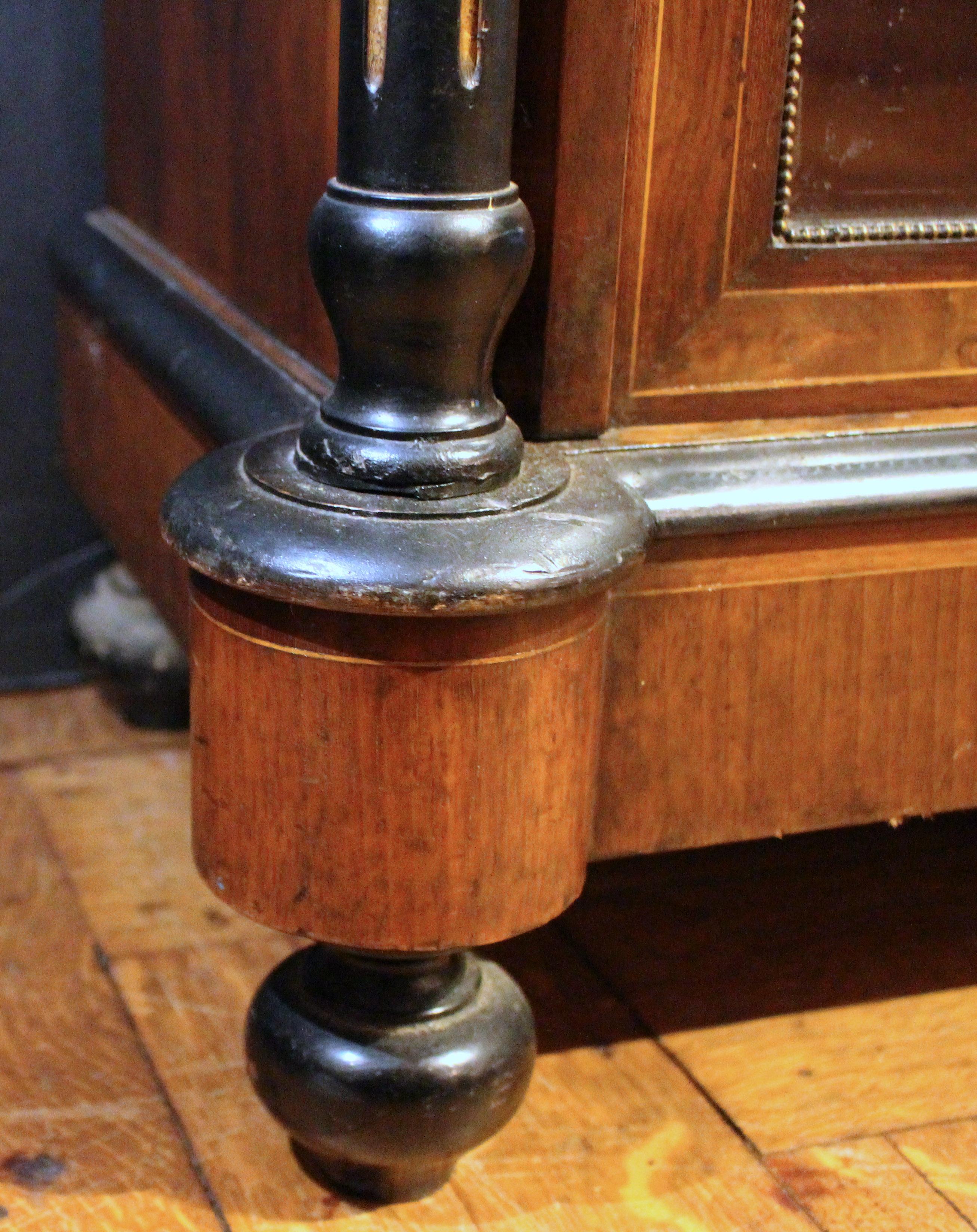 Gabinete librería francés Napoleón III Circa 1860 Latón en venta