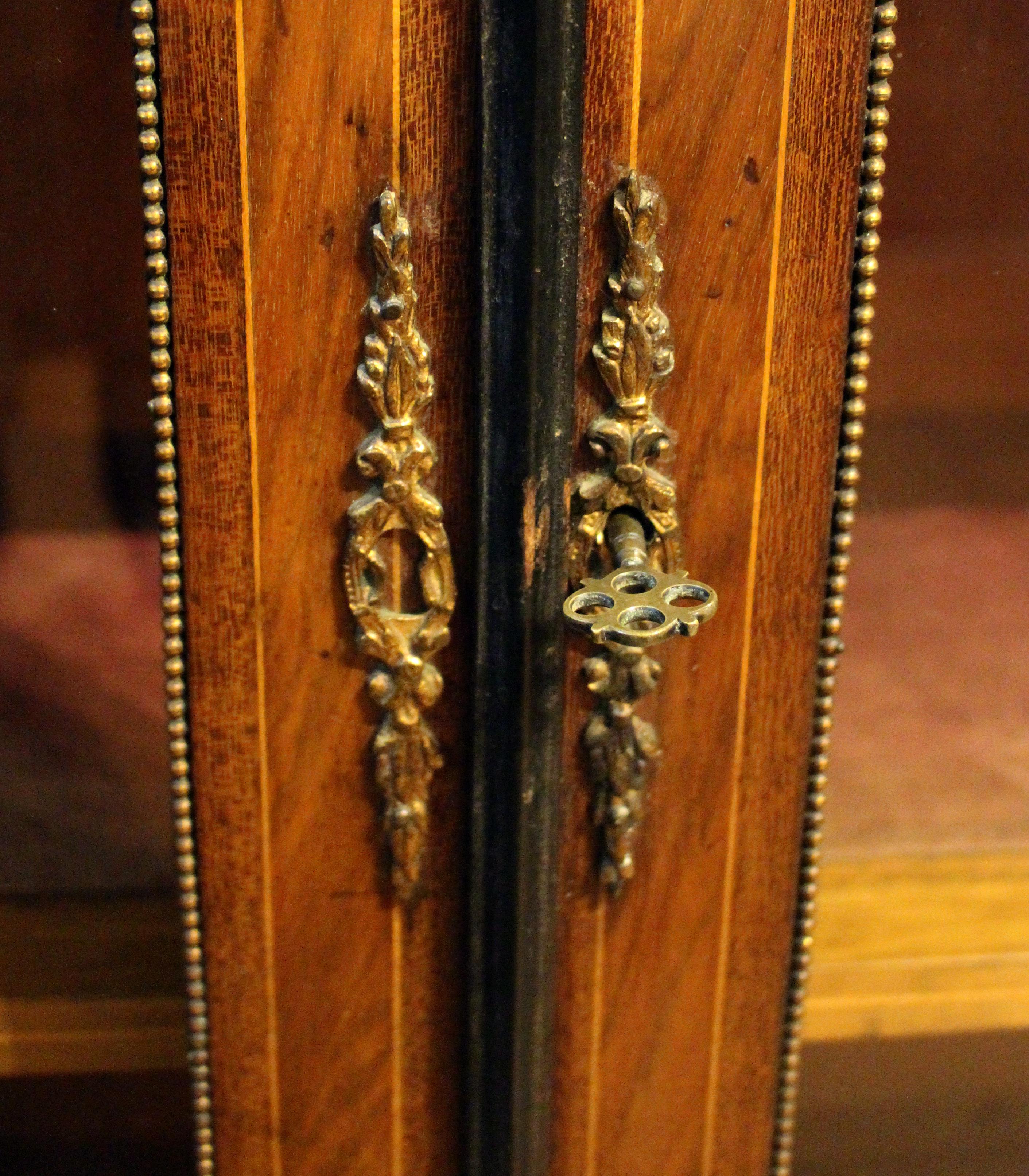 Gabinete librería francés Napoleón III Circa 1860 en venta 1