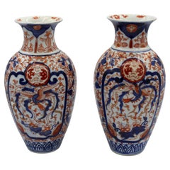 Paire de vases Imari datant d'environ 1860
