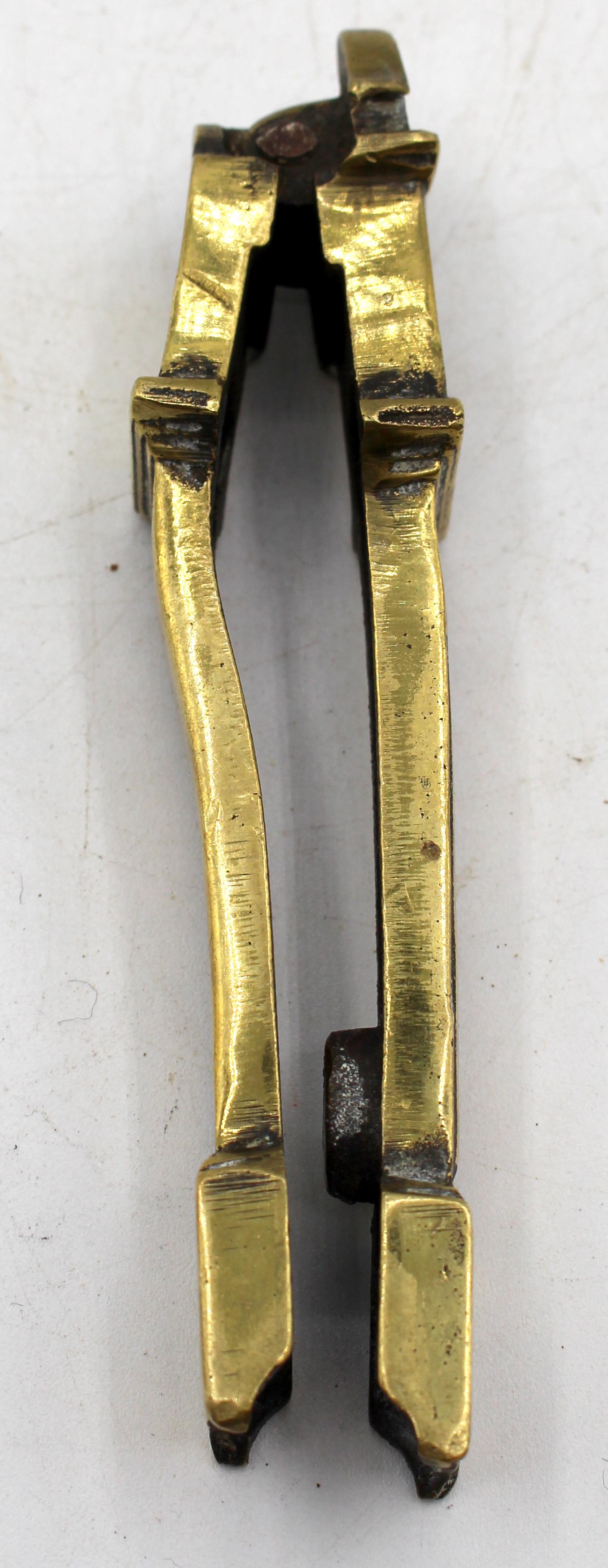 Circa 1860 Period English Brass Tall Case Clock Form Nutcracker Victoriano en venta