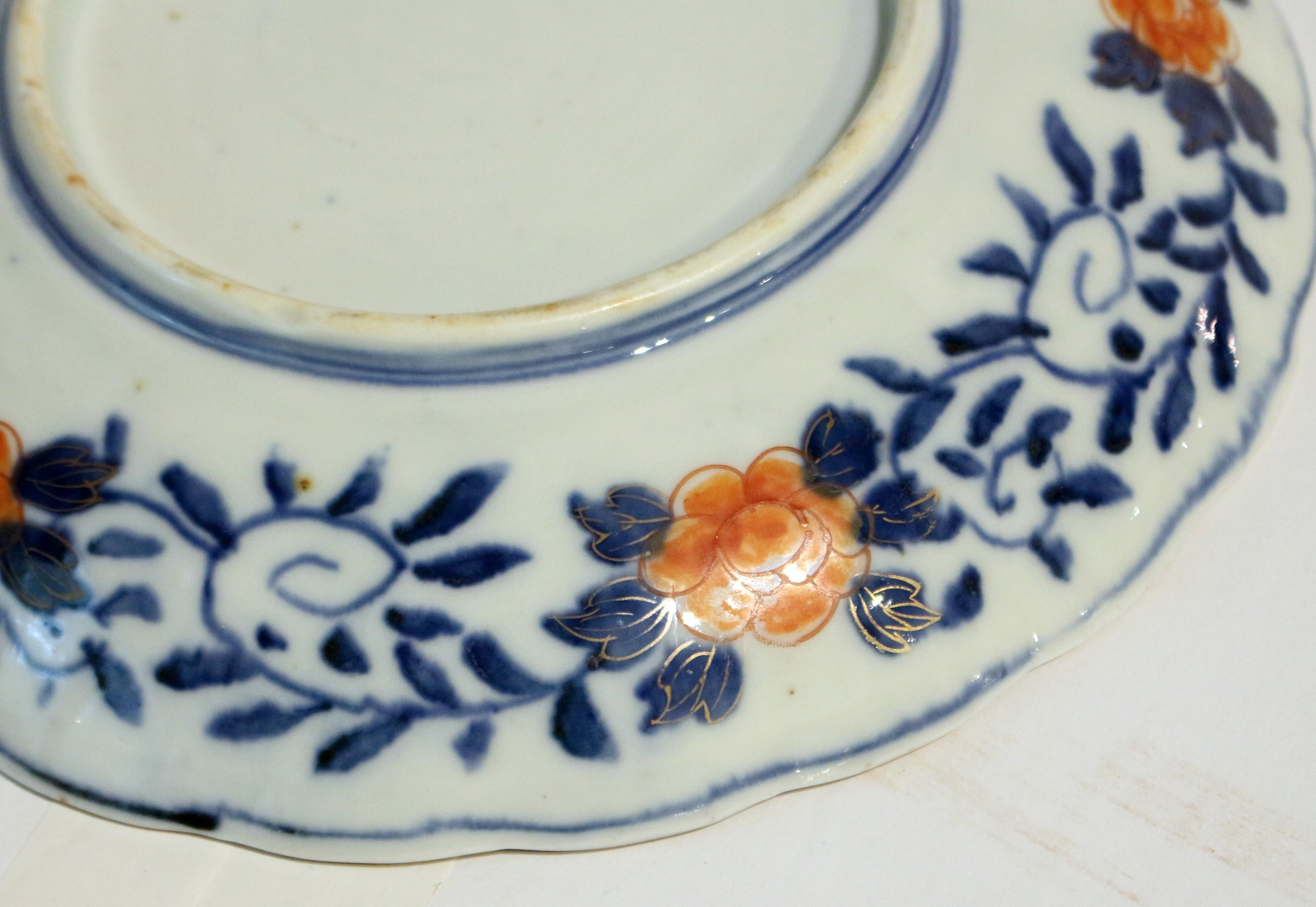 Circa 1860 Scalloped Imari Plate In Good Condition In Chapel Hill, NC