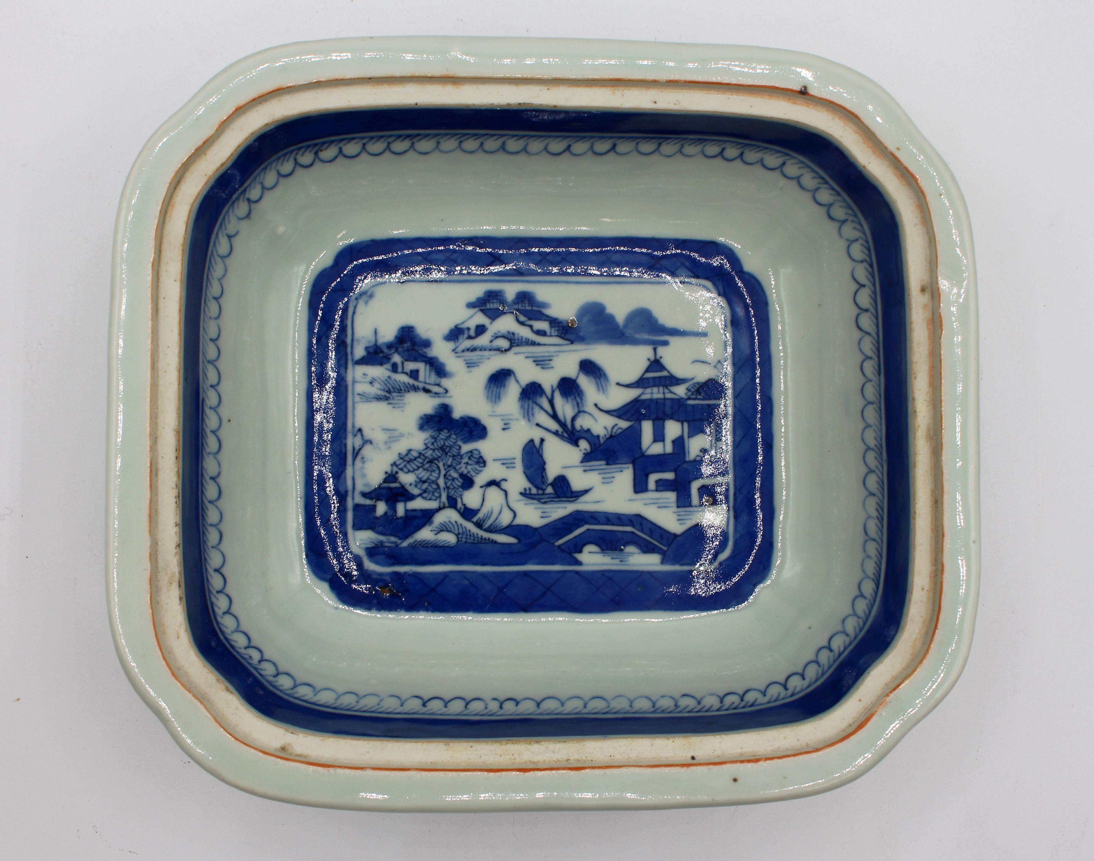 Circa 1860s Blue Canton Covered Vegetable Dish In Good Condition For Sale In Chapel Hill, NC