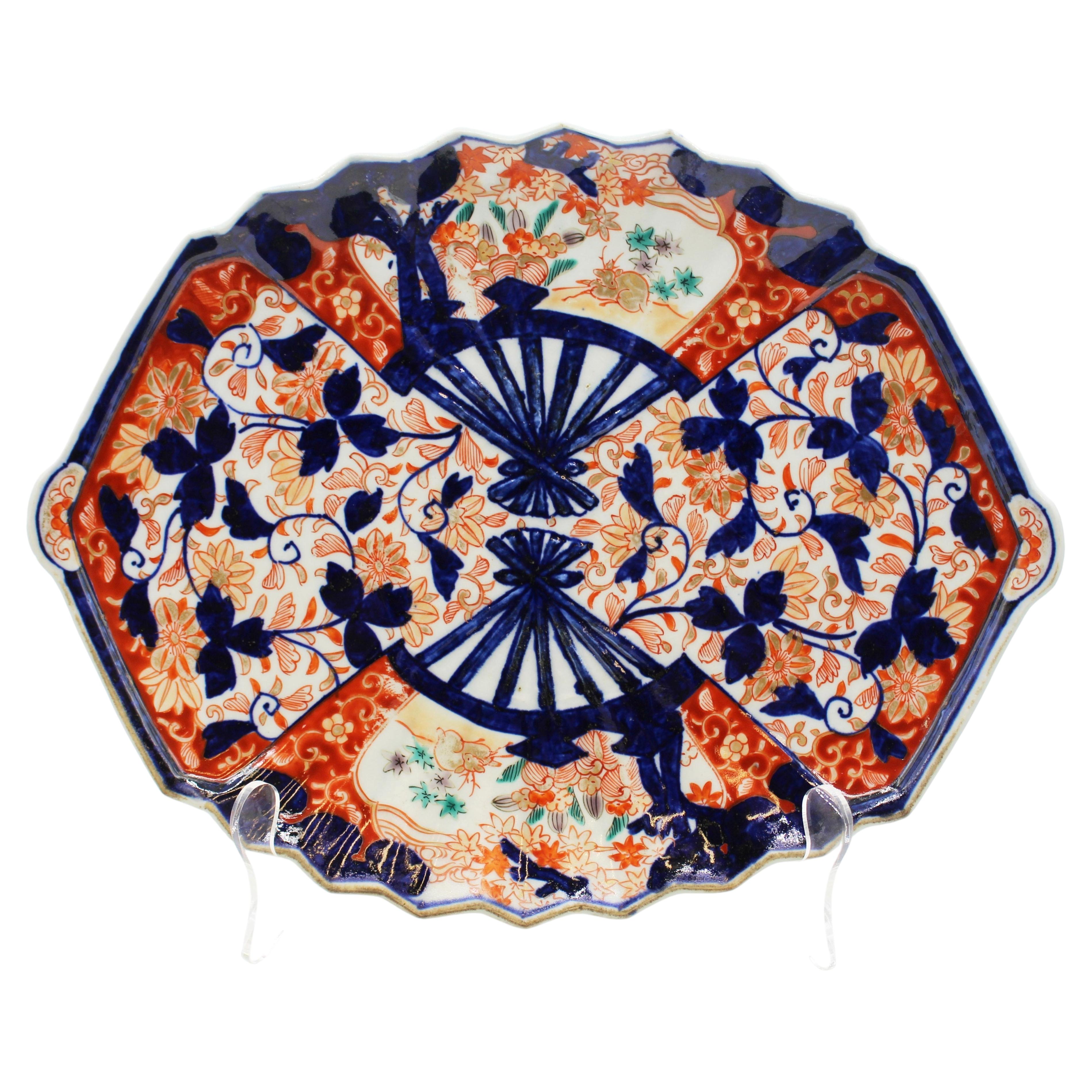 Plato de aperitivos Imari con forma y motivo de doble abanico japonés, de alrededor de la década de 1860 en venta